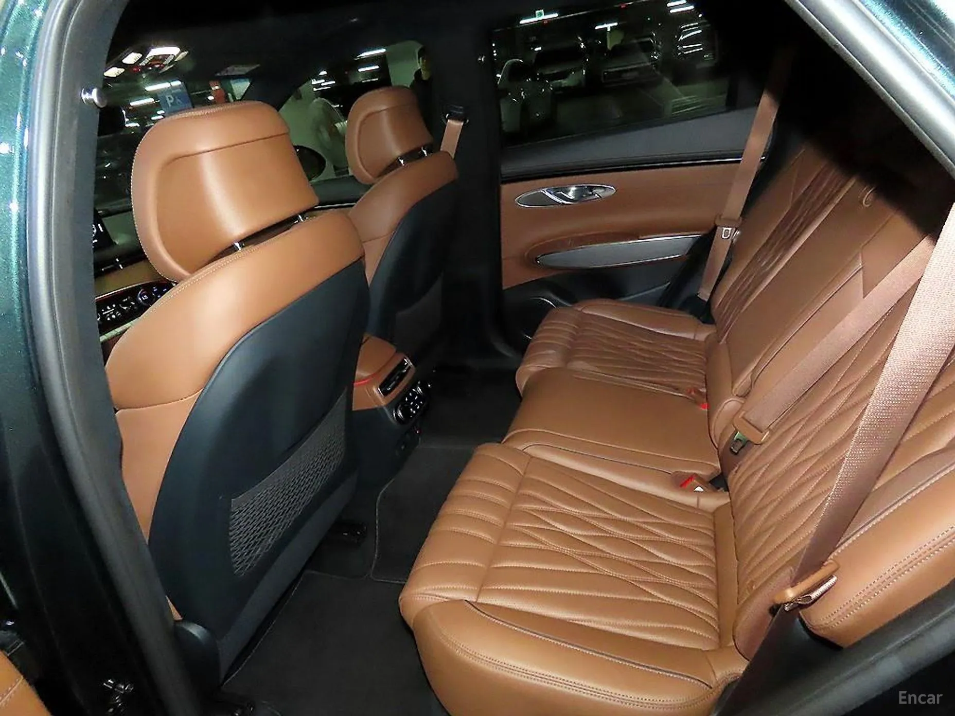 Genesis GV70 превью 7