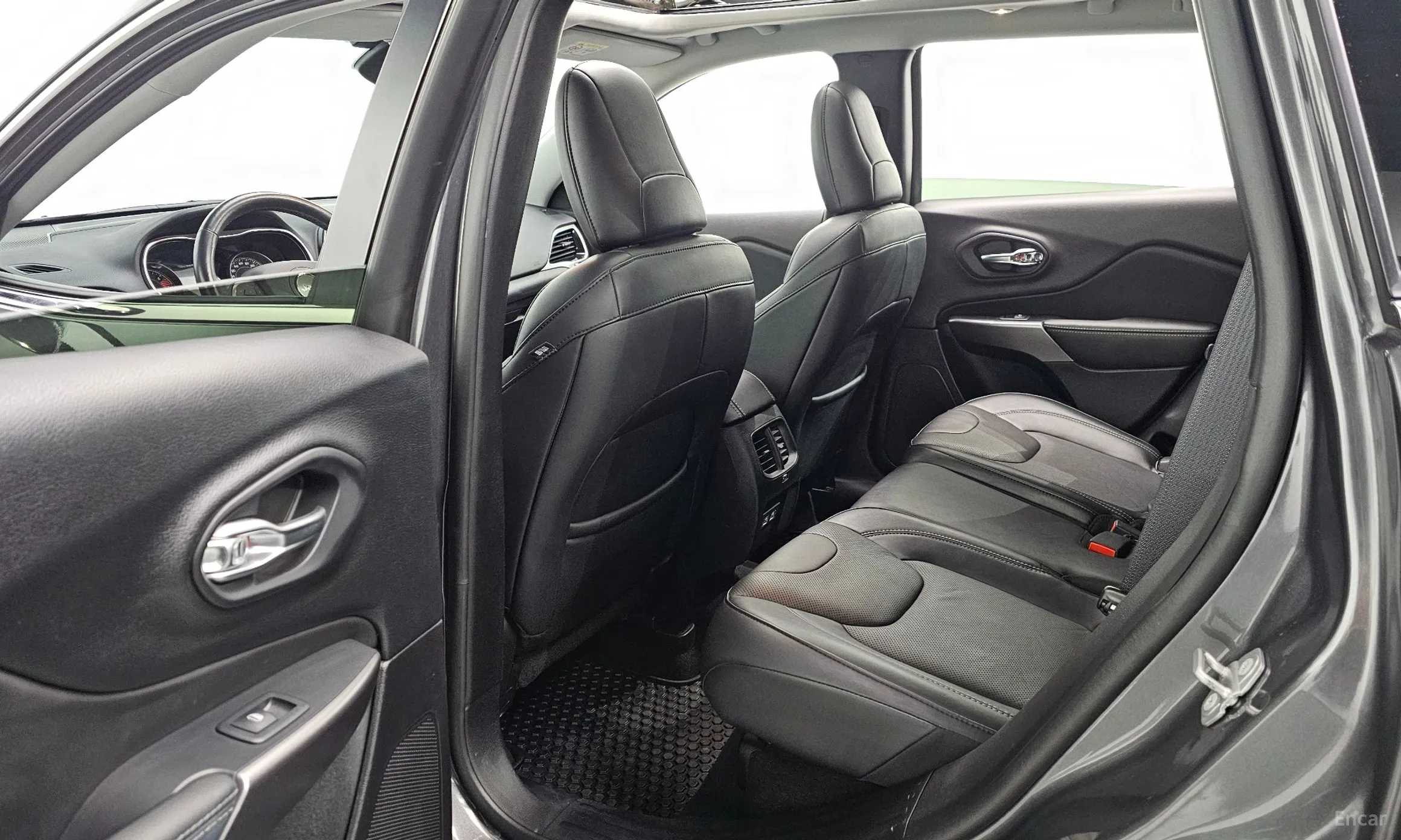 Jeep Cherokee (KL) превью 12