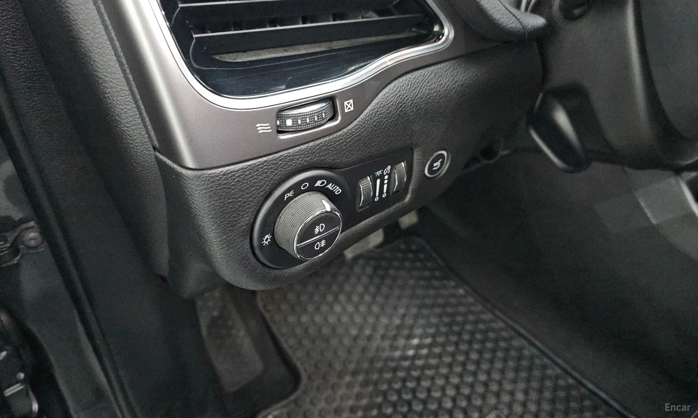 Jeep Cherokee (KL) превью 16