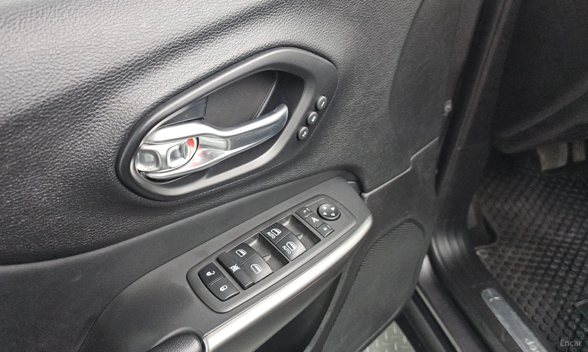 Jeep Cherokee (KL) превью 17