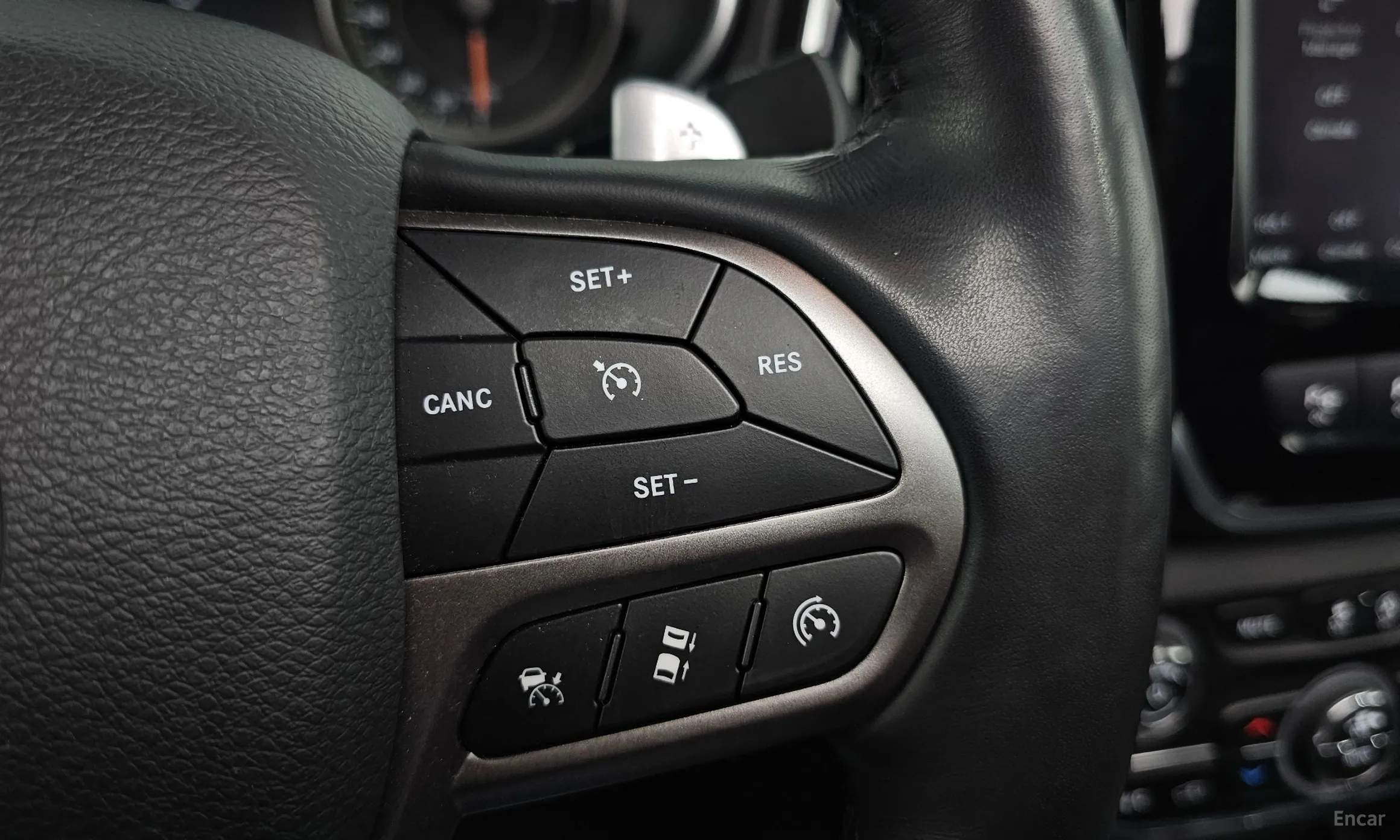 Jeep Cherokee (KL) превью 19