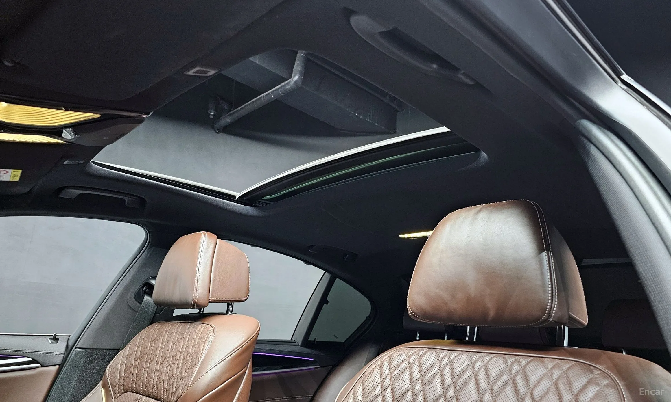 BMW 5 Series (G30) превью 19