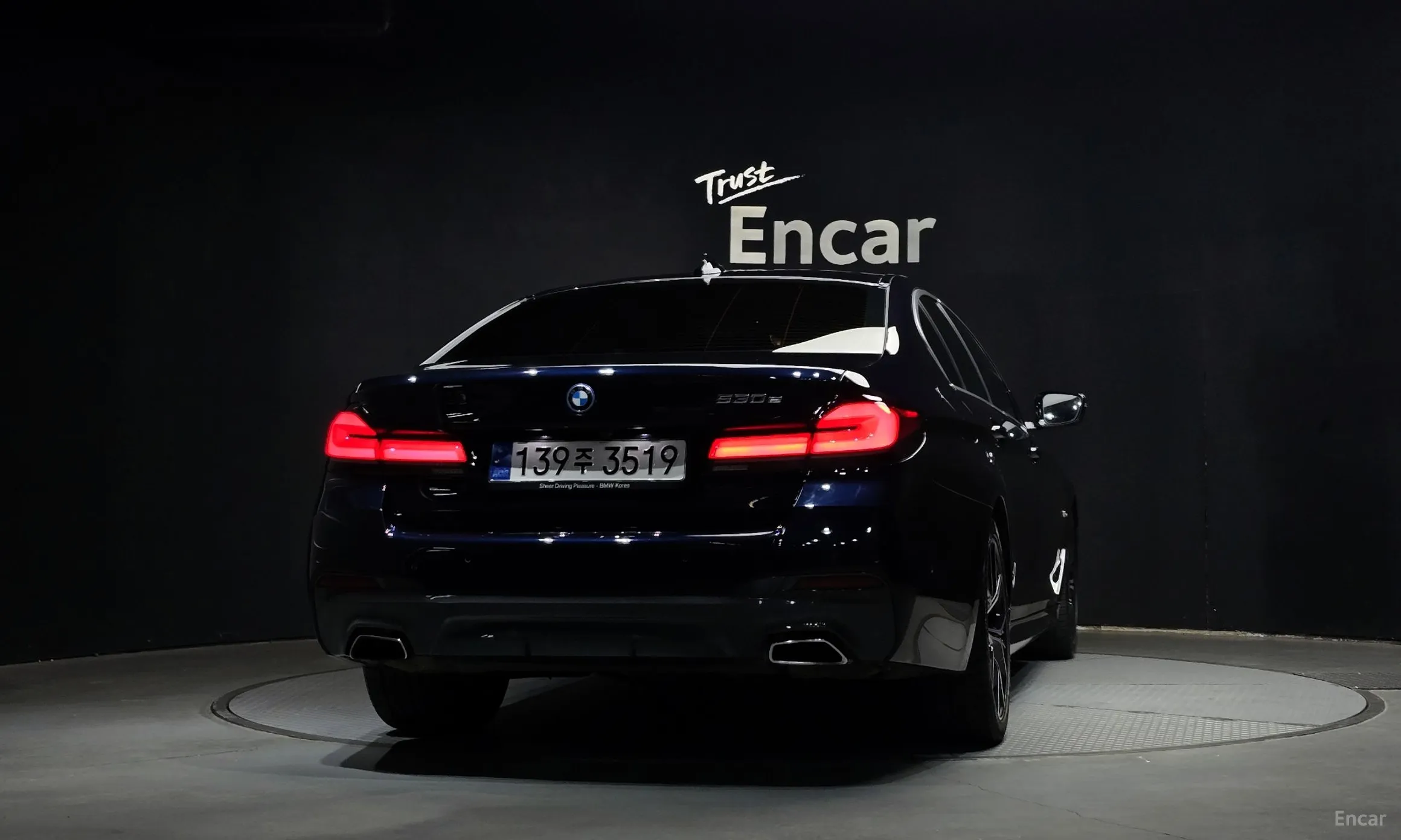 BMW 5 Series (G30) превью 4