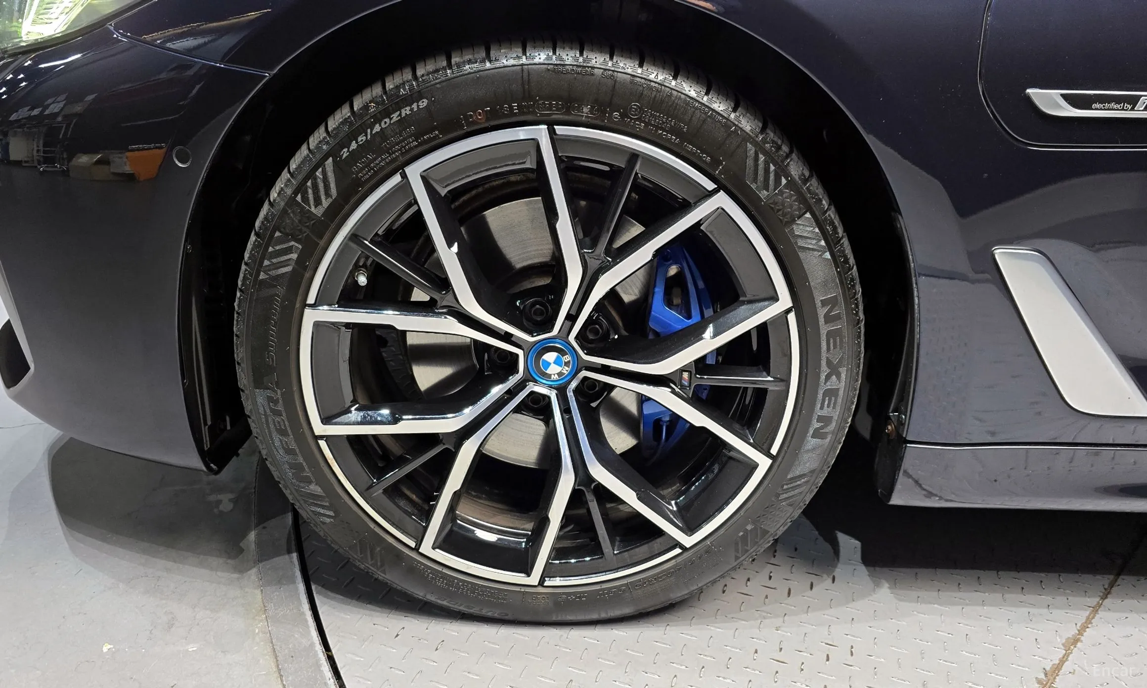 BMW 5 Series (G30) превью 5