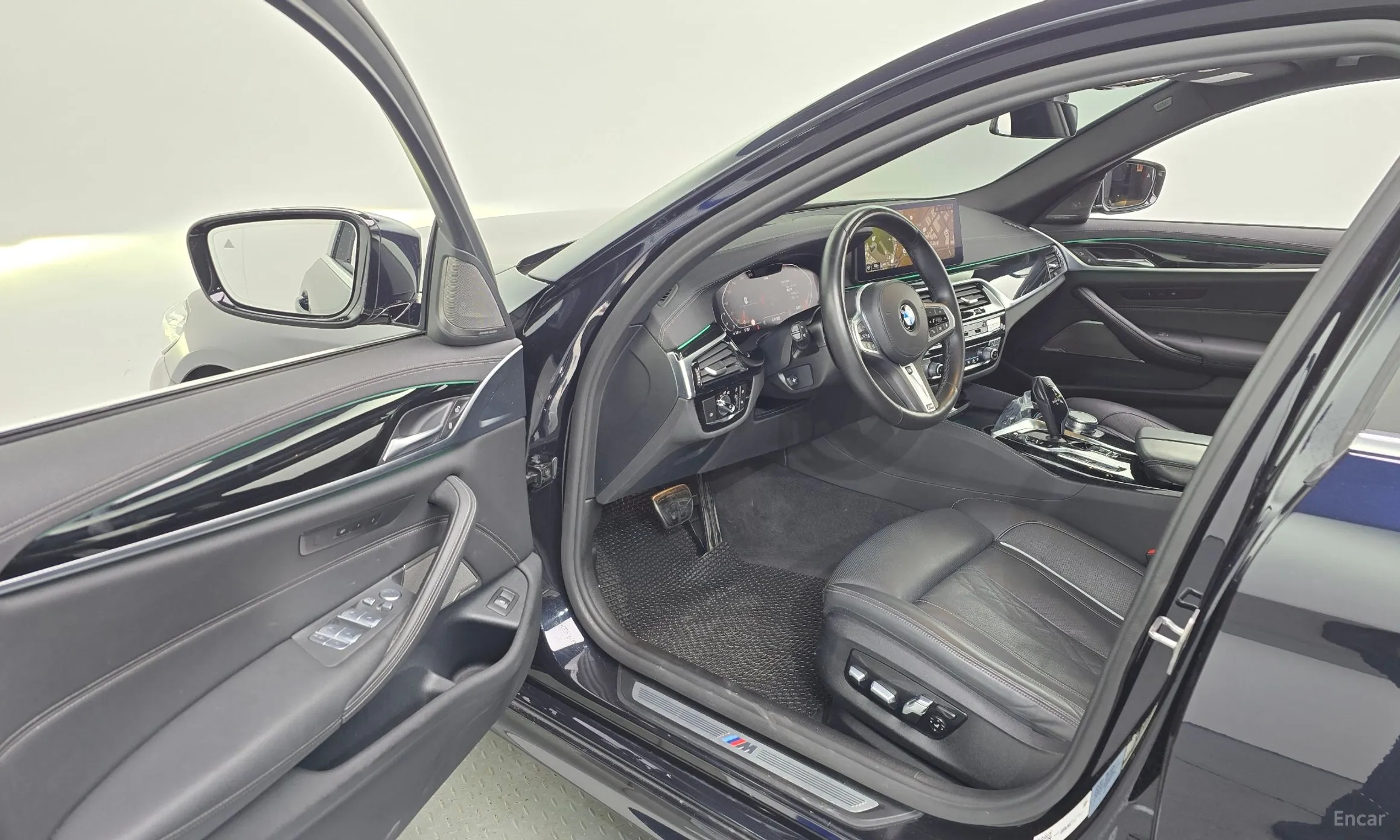 BMW 5 Series (G30) превью 10