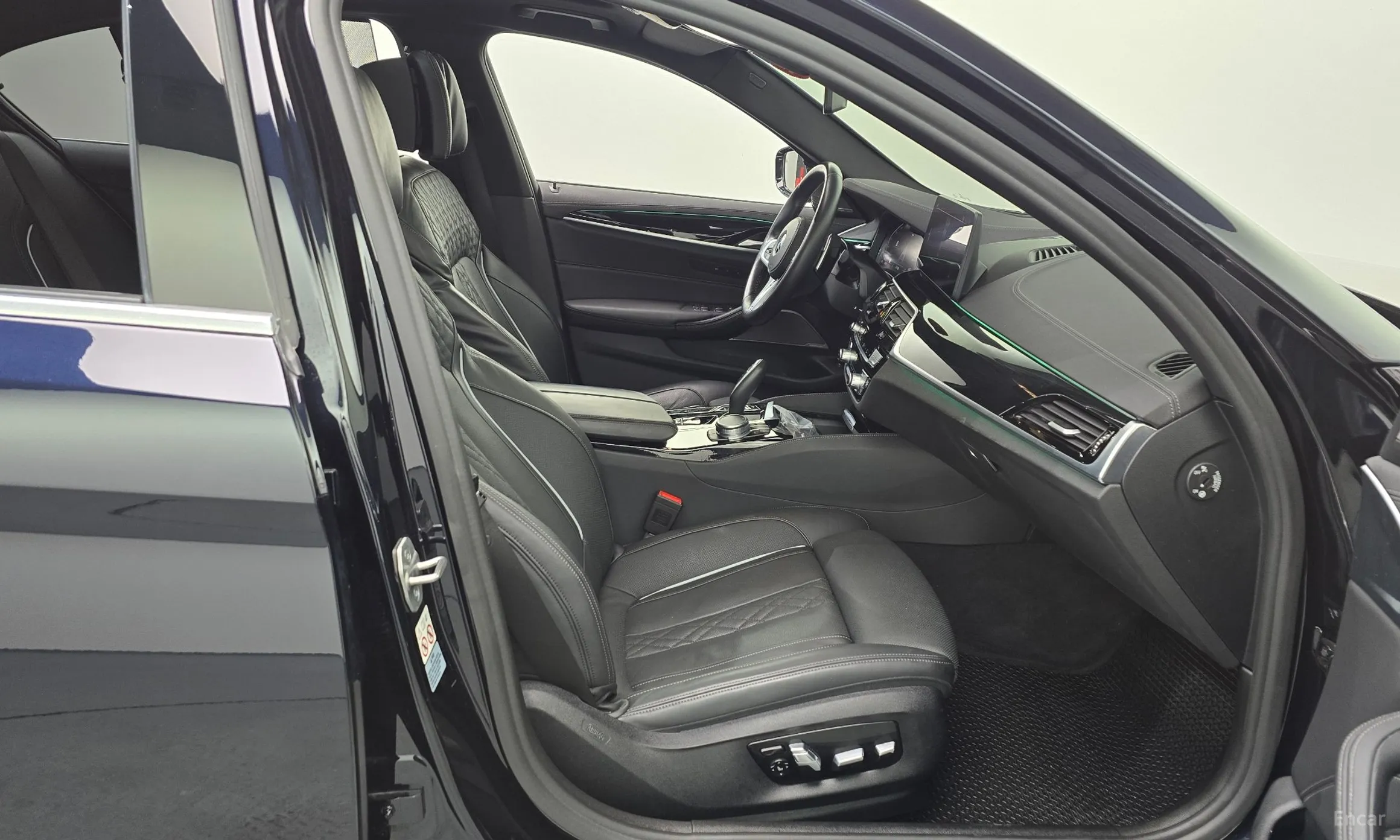 BMW 5 Series (G30) превью 11