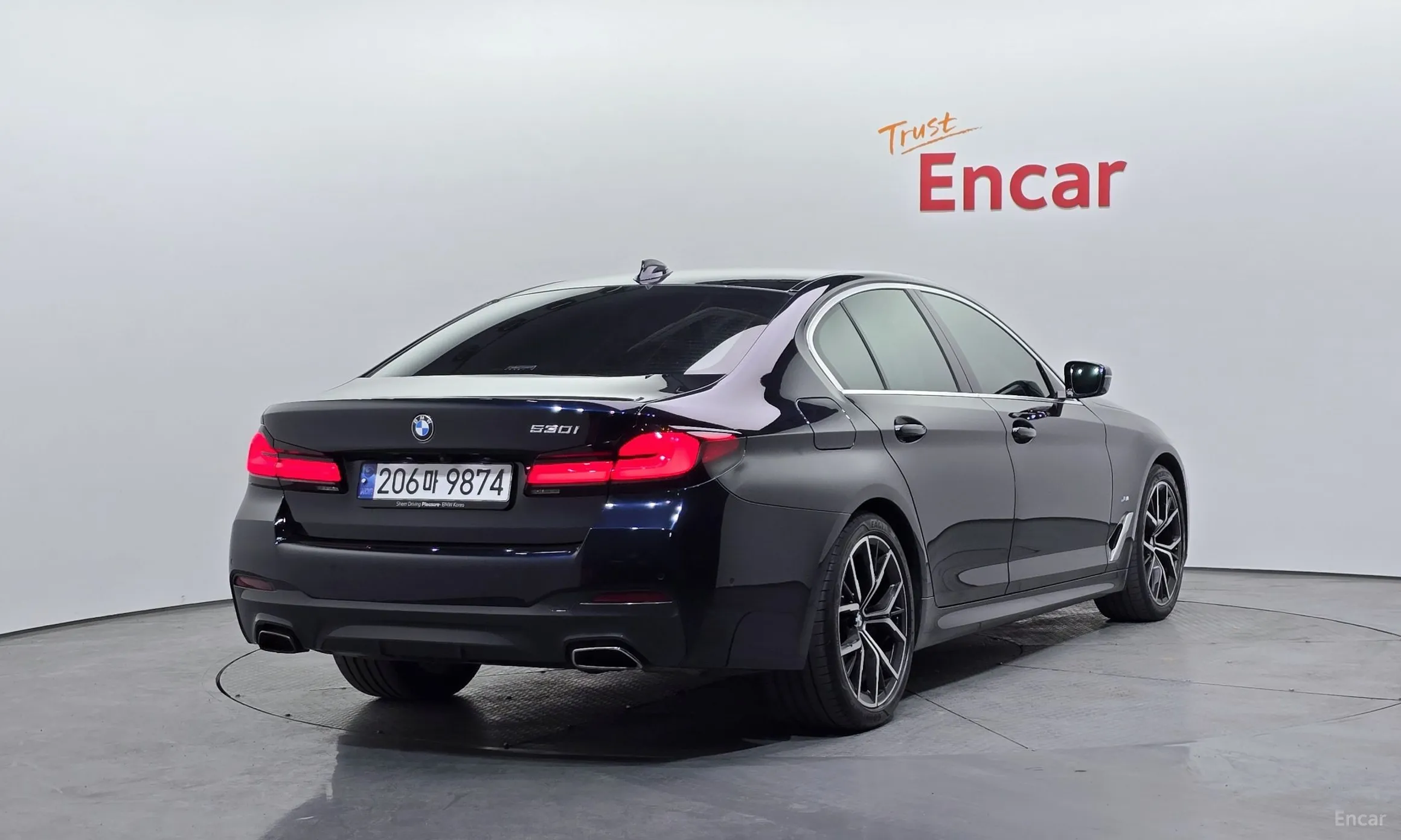 BMW 5 Series (G30) превью 2