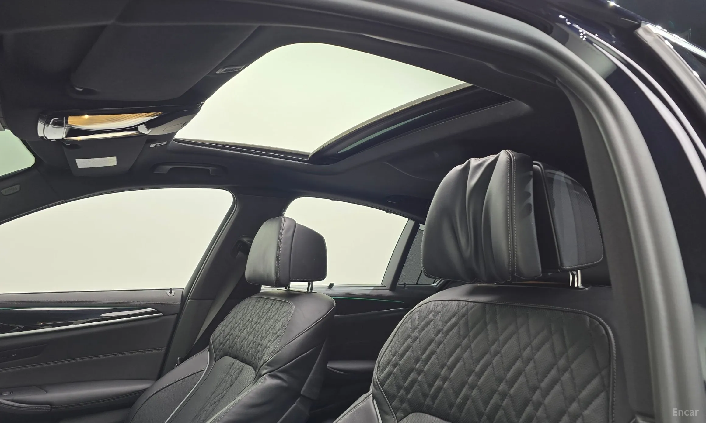 BMW 5 Series (G30) превью 19