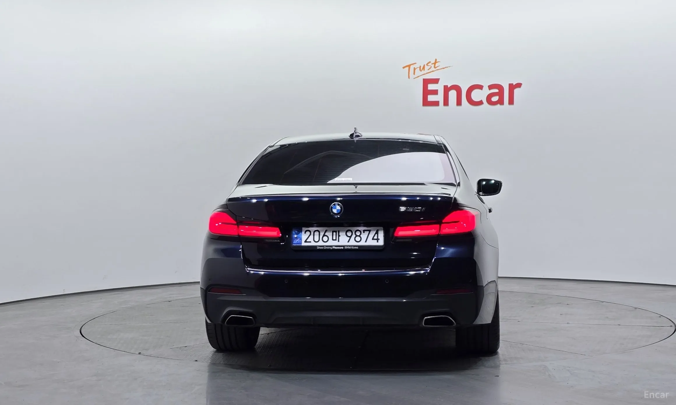 BMW 5 Series (G30) превью 4