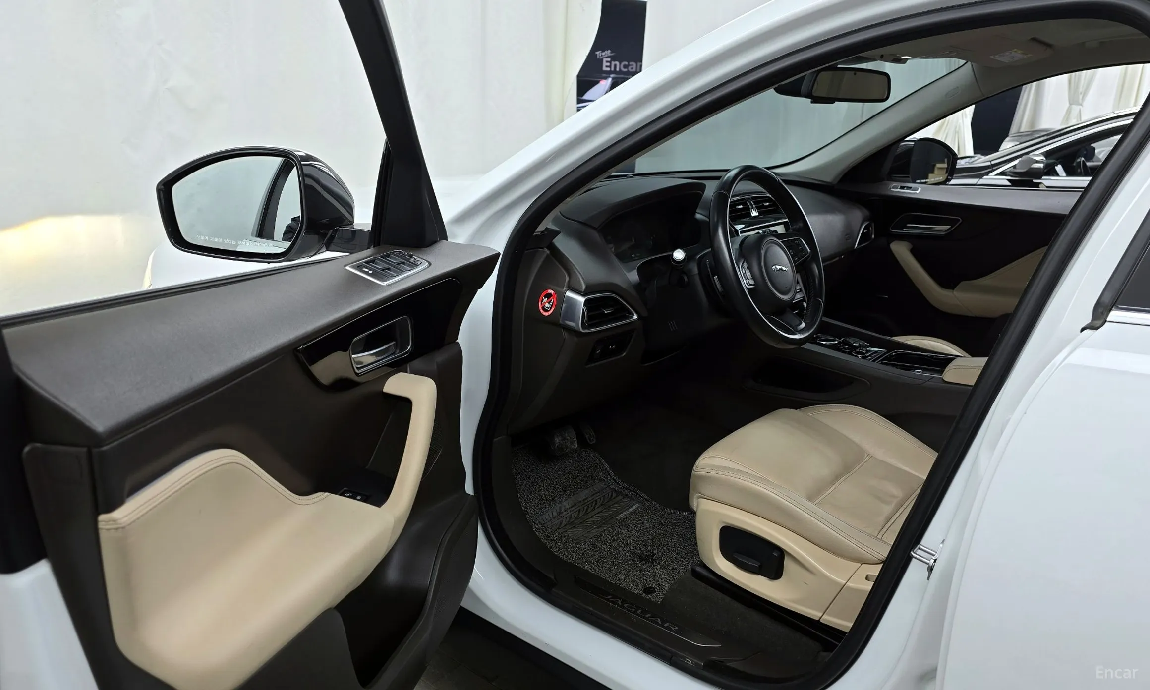 Jaguar F-PACE превью 10