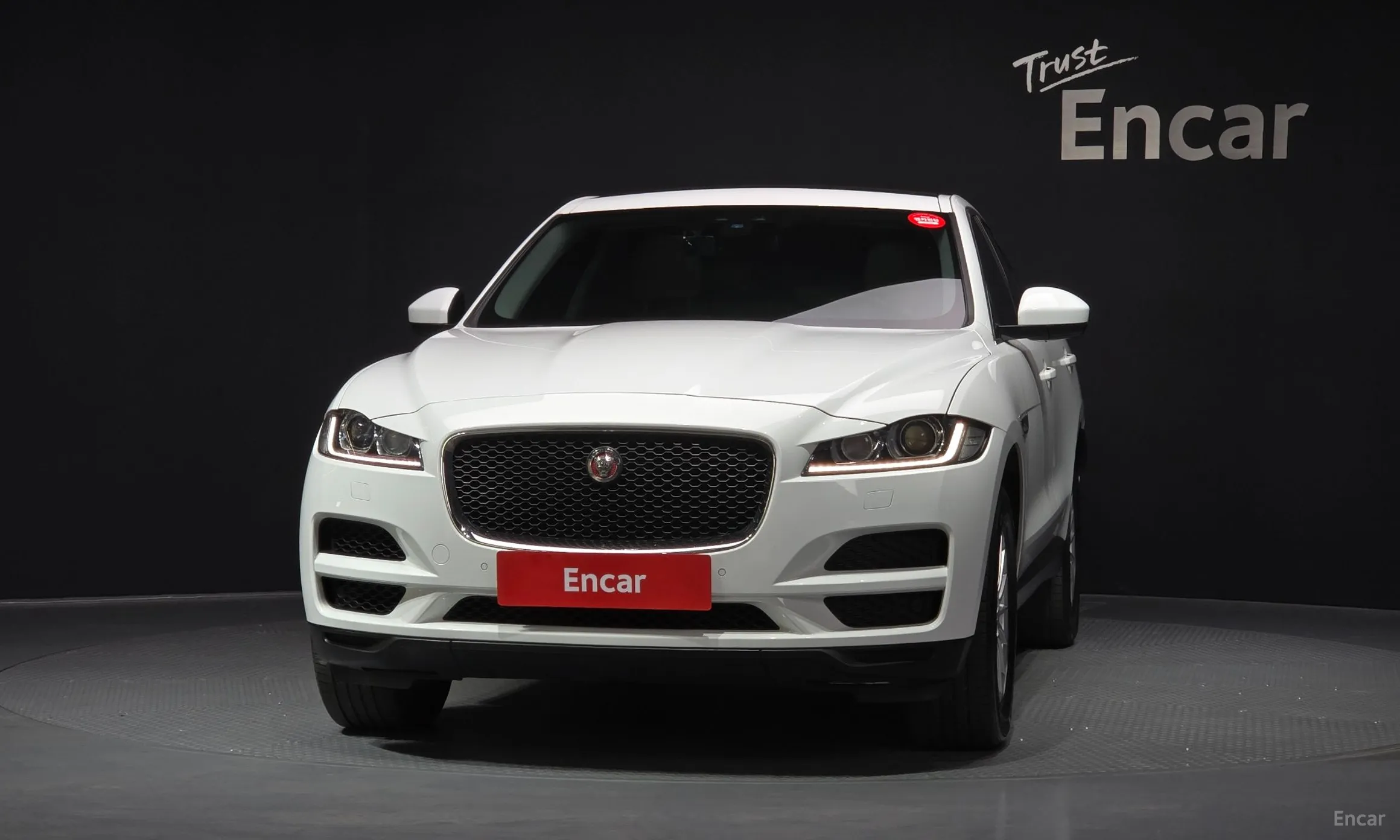 Jaguar F-PACE превью 3