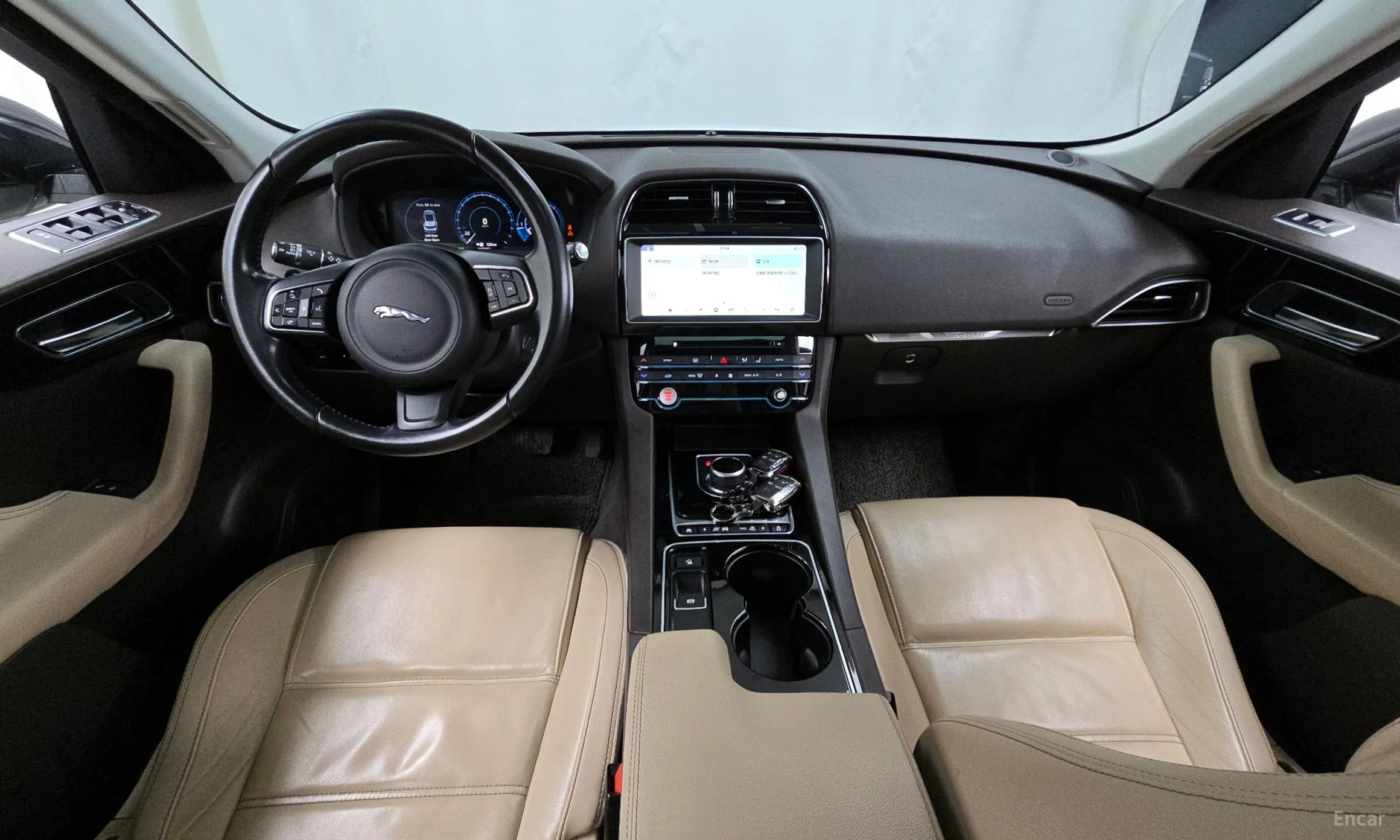 Jaguar F-PACE превью 7