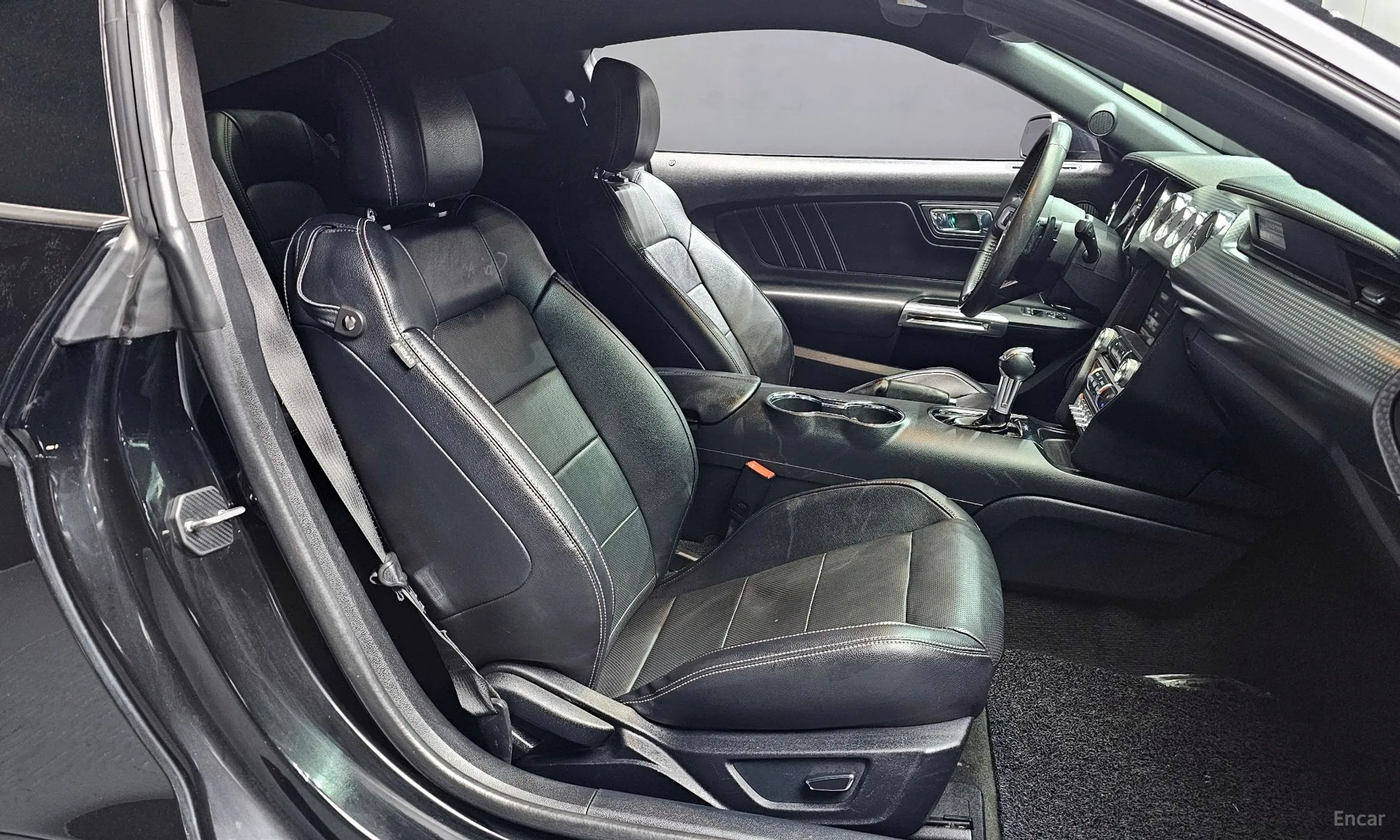 Ford Mustang превью 10