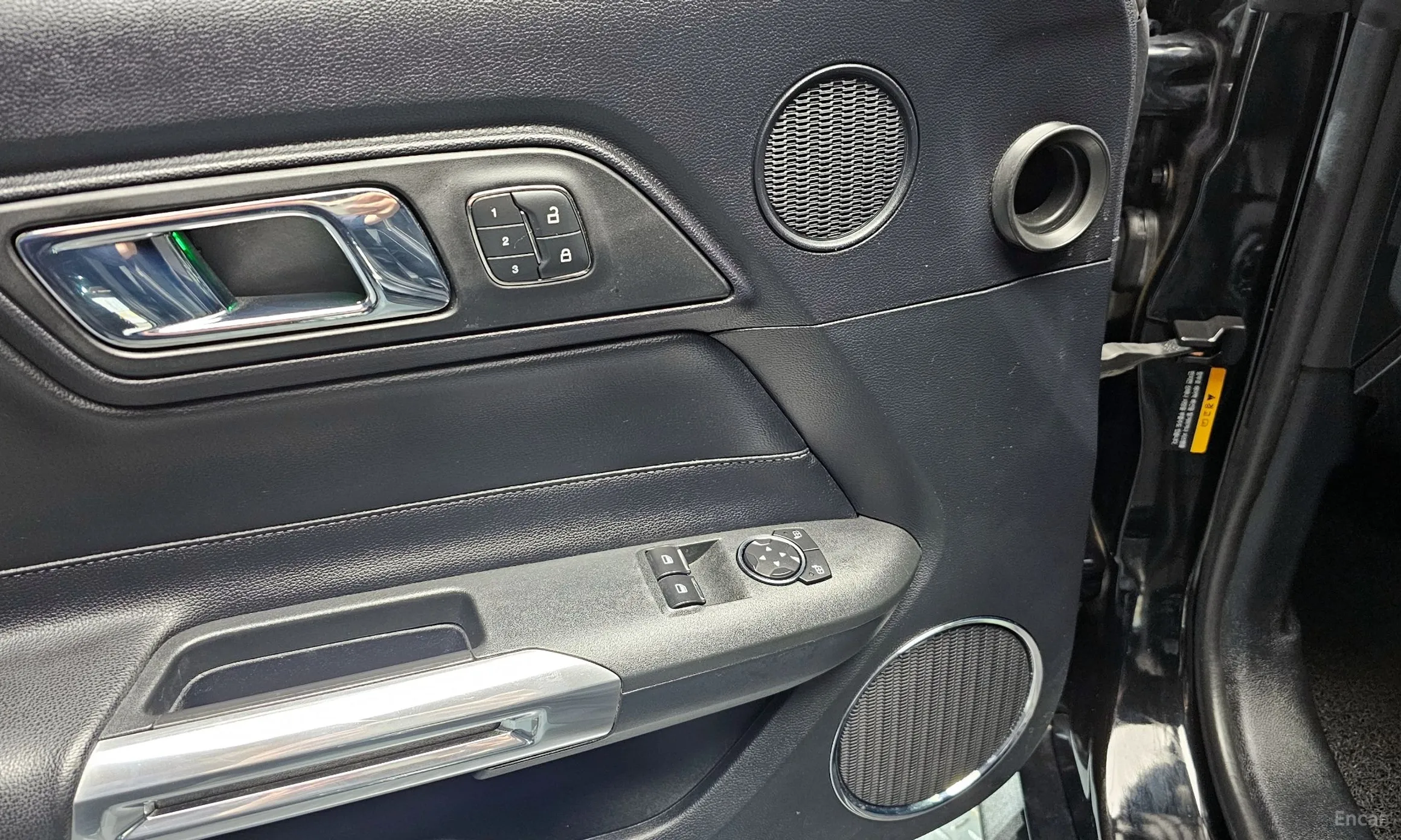 Ford Mustang превью 16