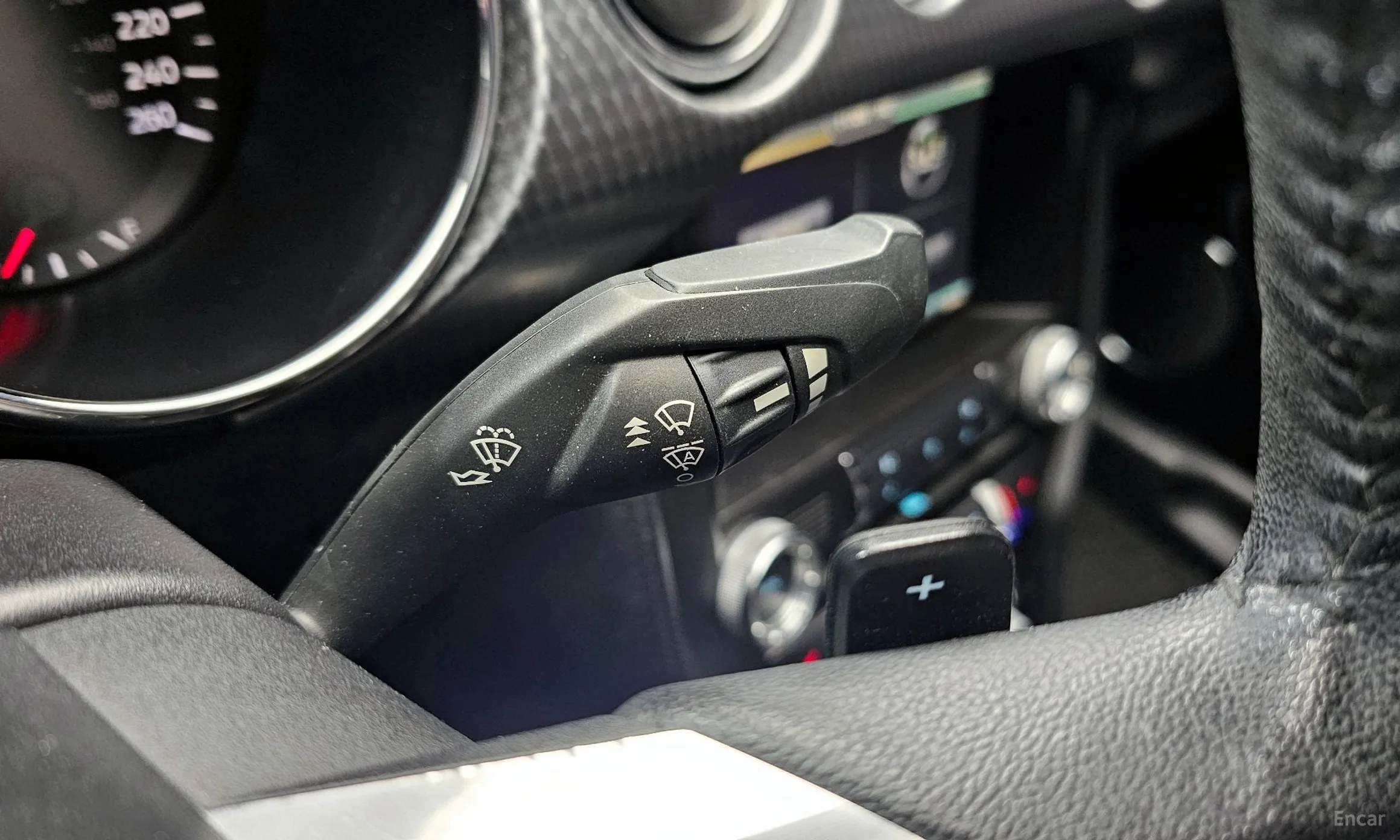 Ford Mustang превью 18