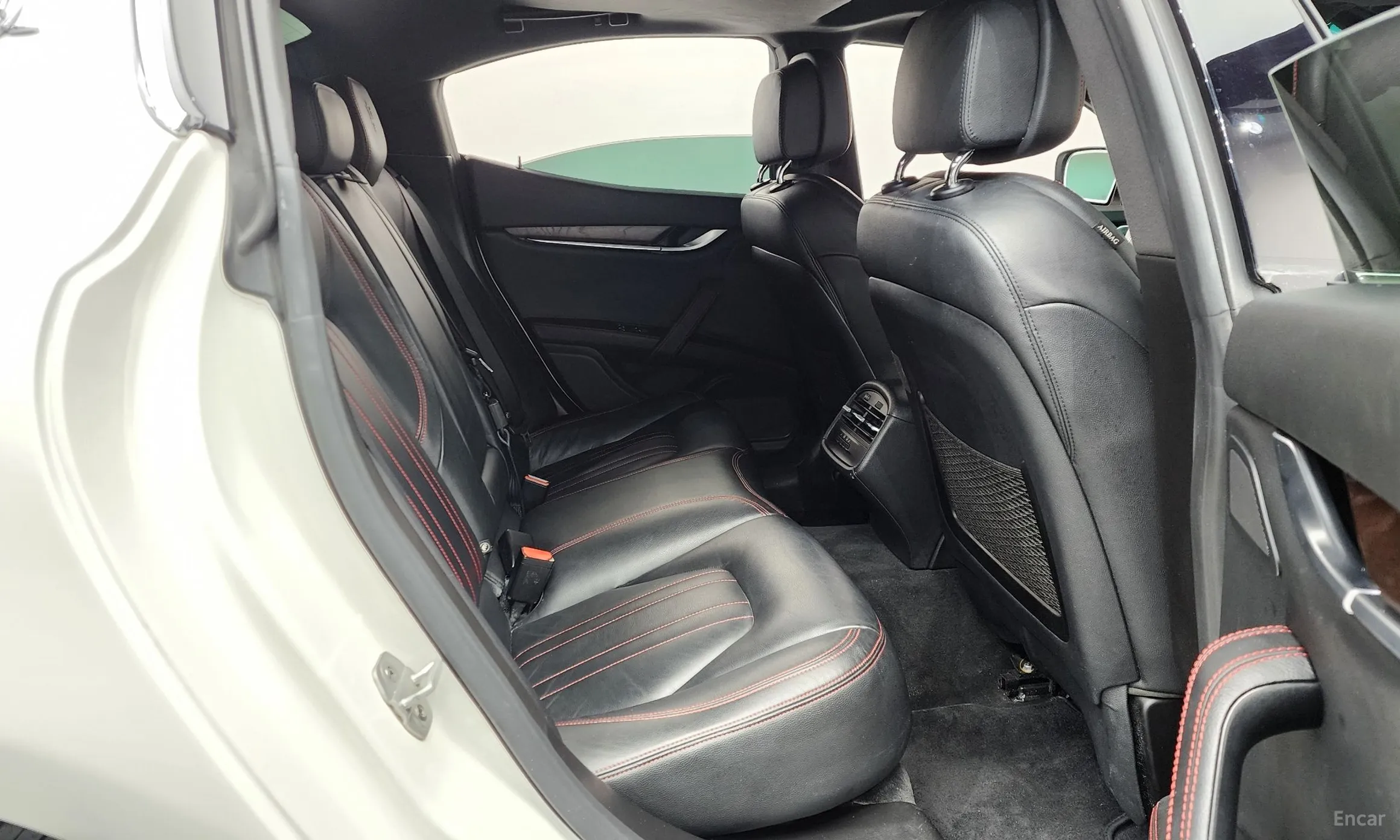 Maserati Ghibli превью 12