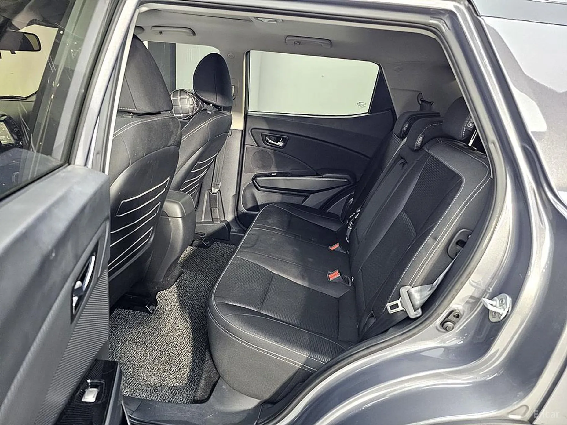 KG Mobility (SsangYong) Tivoli Air превью 9