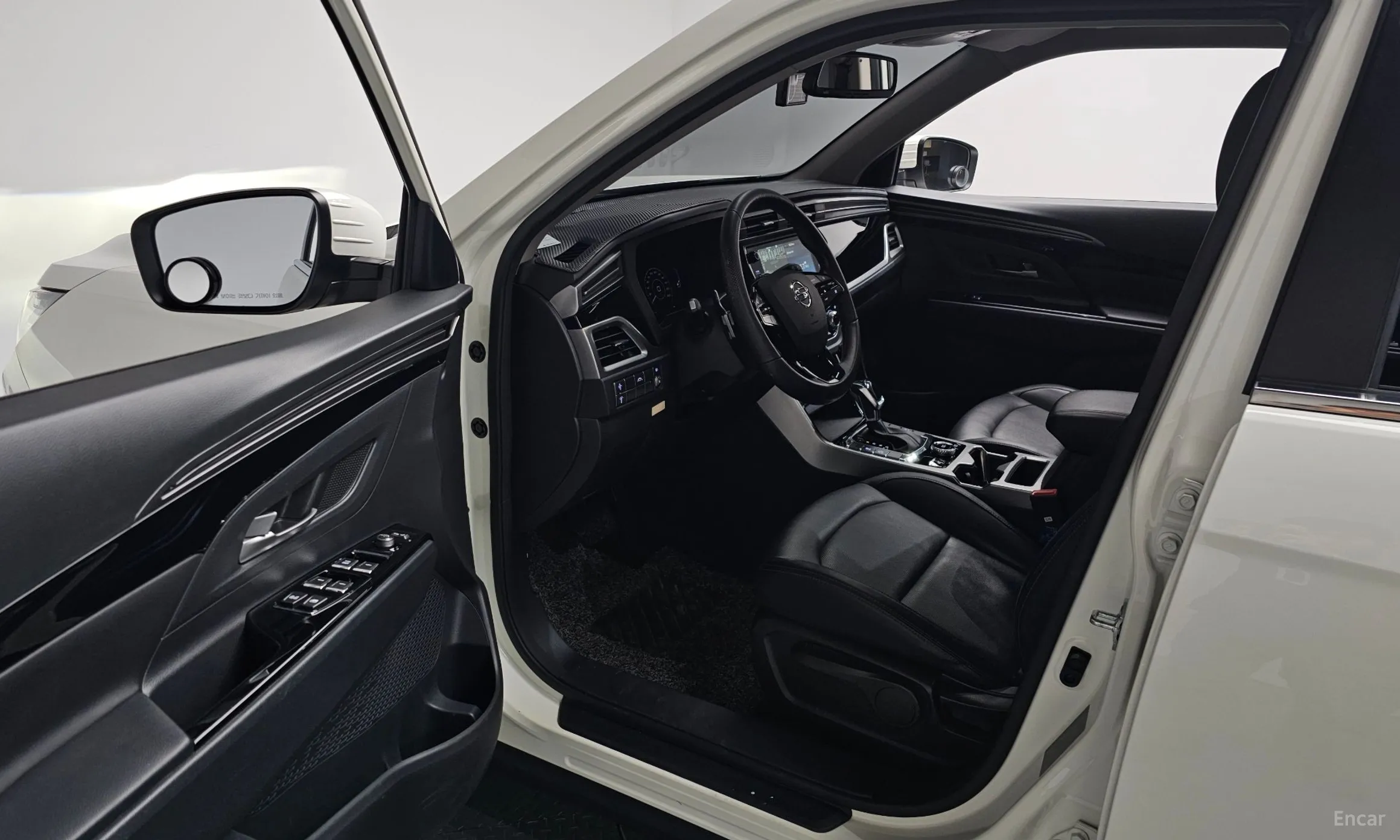 KG Mobility (SsangYong) Beautiful Korando превью 11