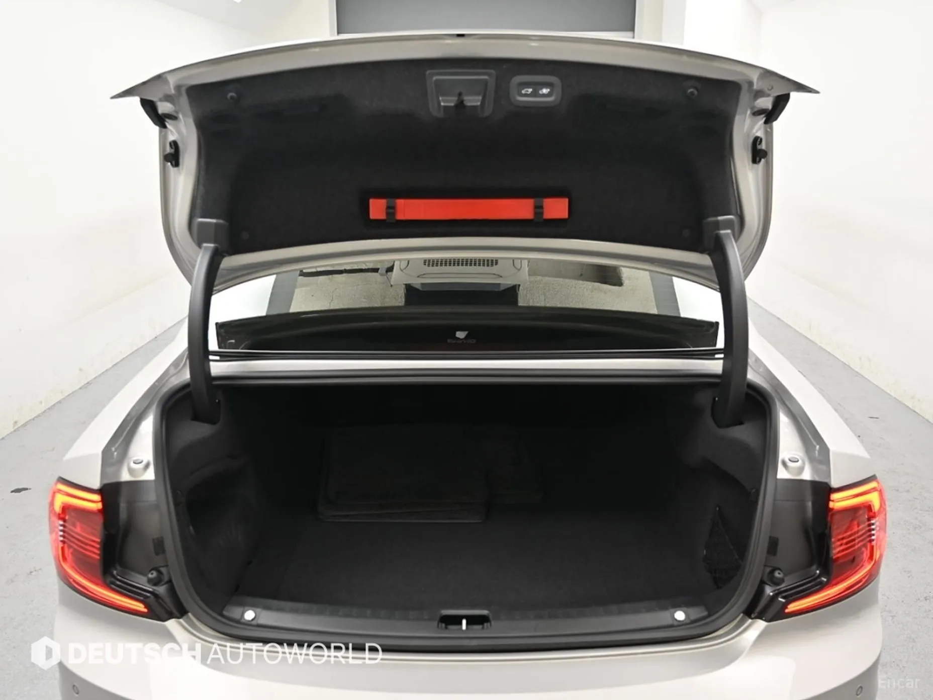 Volvo S90 превью 19