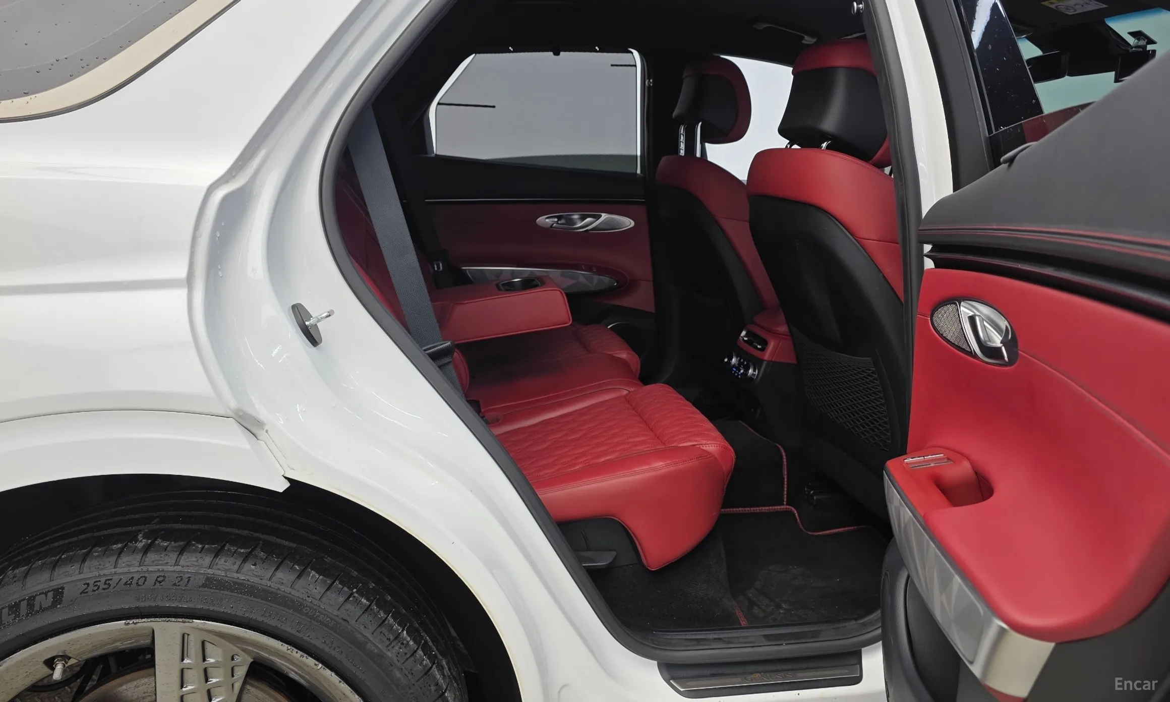 Genesis GV70 превью 12