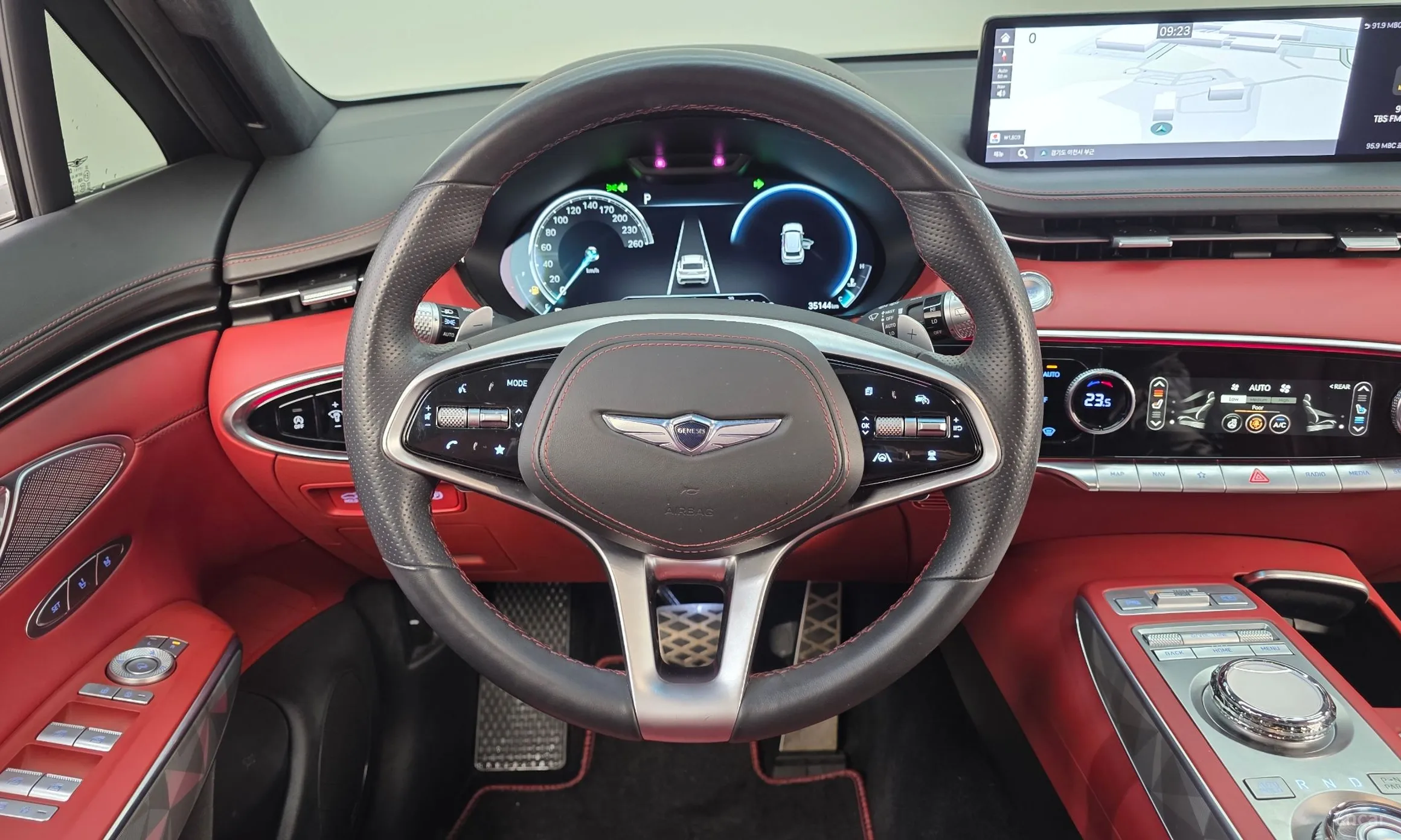 Genesis GV70 превью 13