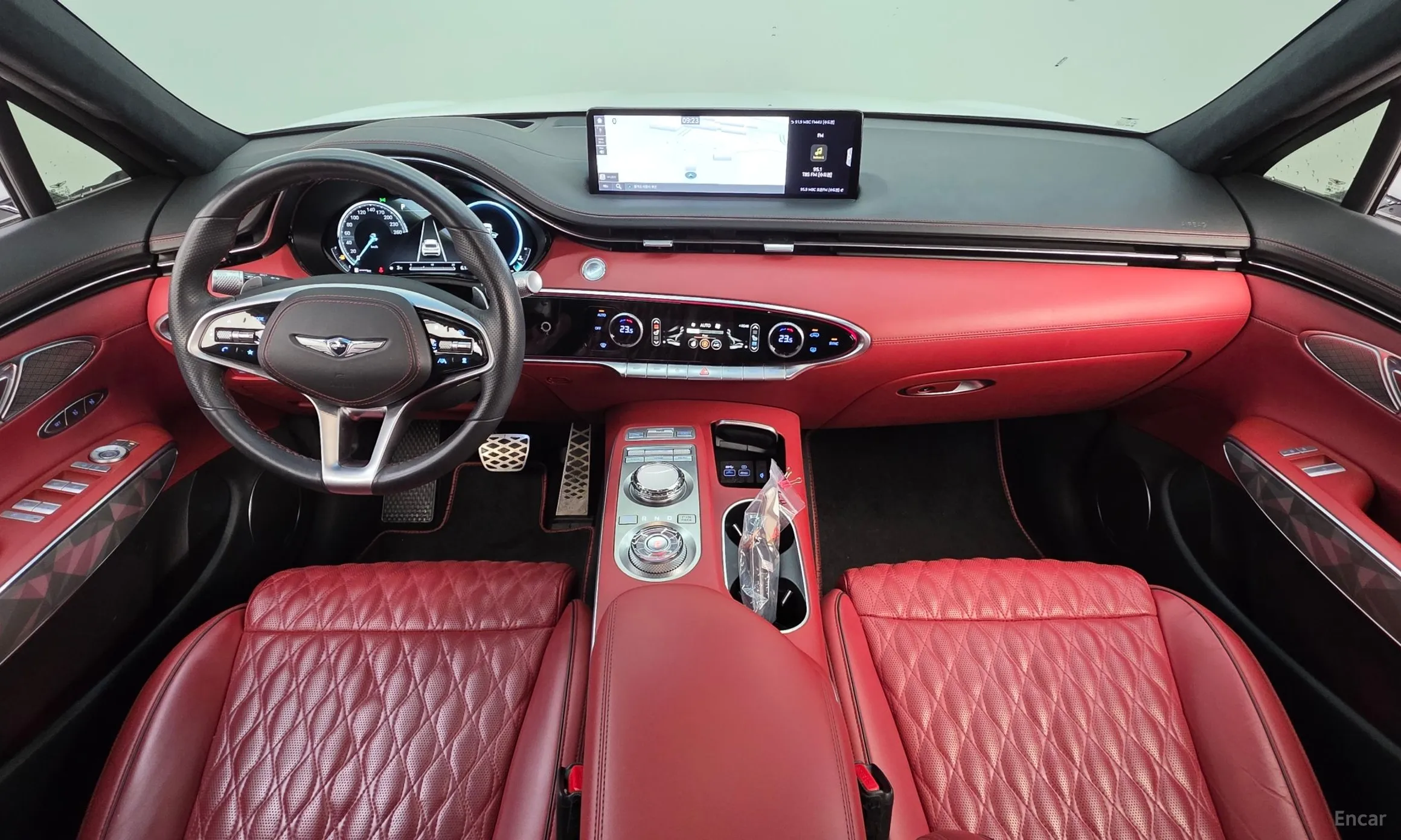 Genesis GV70 превью 7