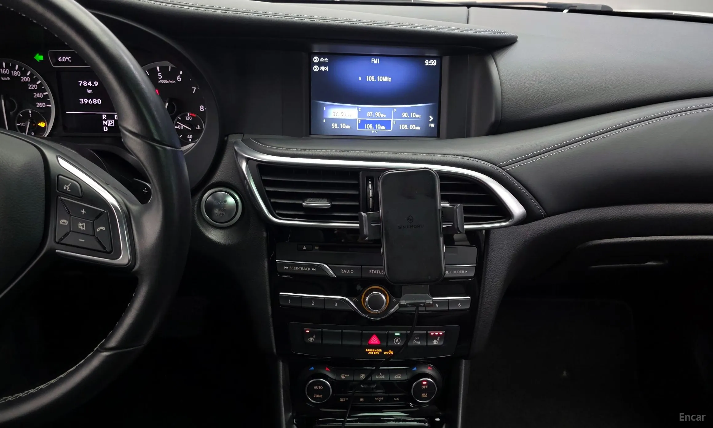 Infiniti Q30 превью 14