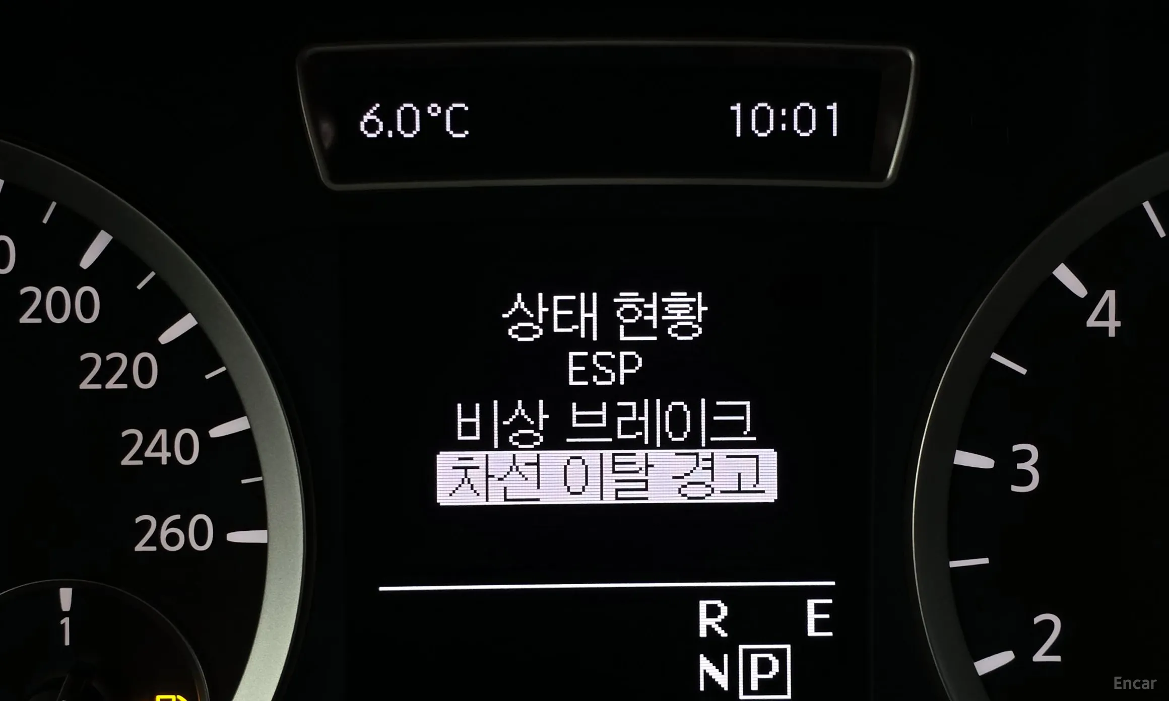 Infiniti Q30 превью 16