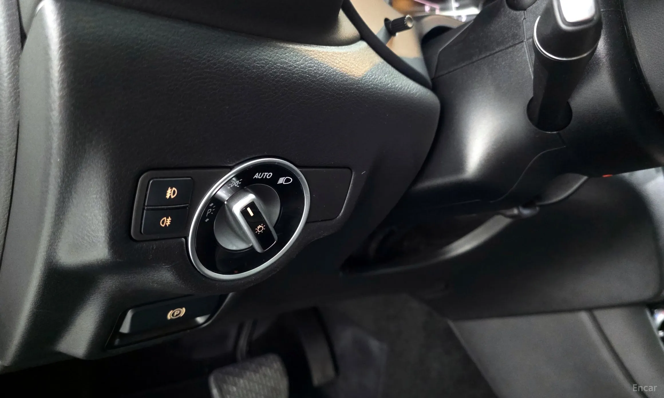 Infiniti Q30 превью 19