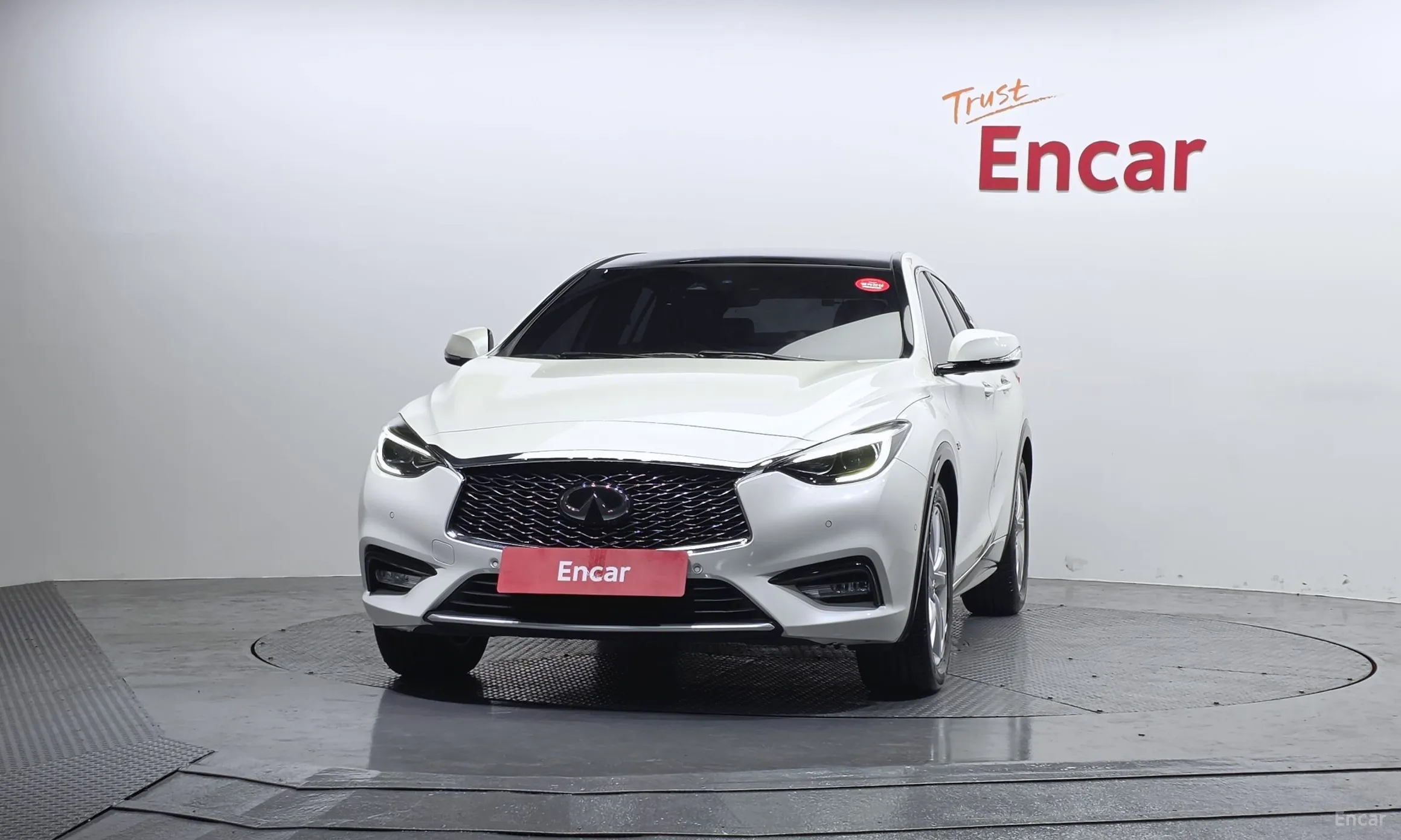 Infiniti Q30 превью 3