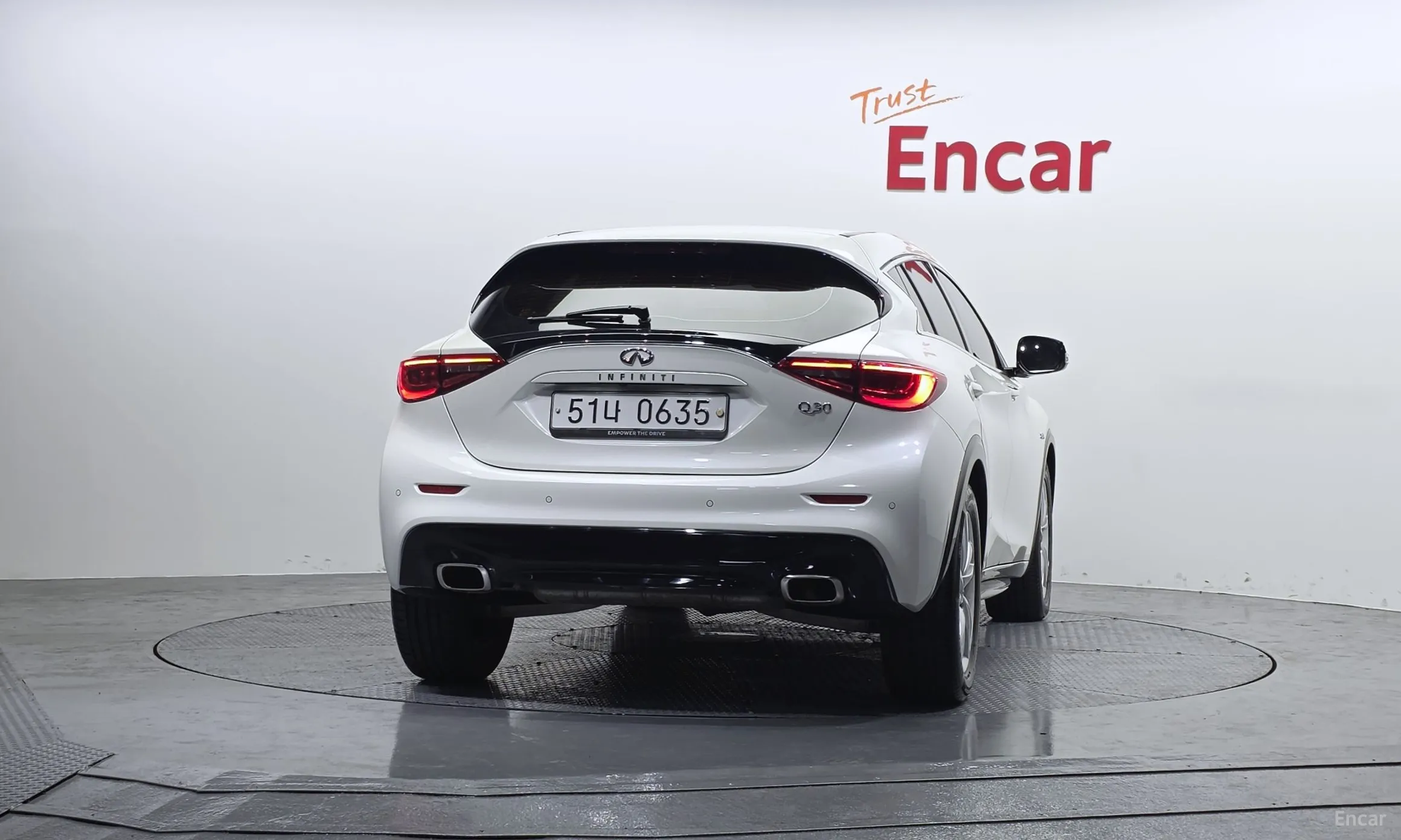 Infiniti Q30 превью 4