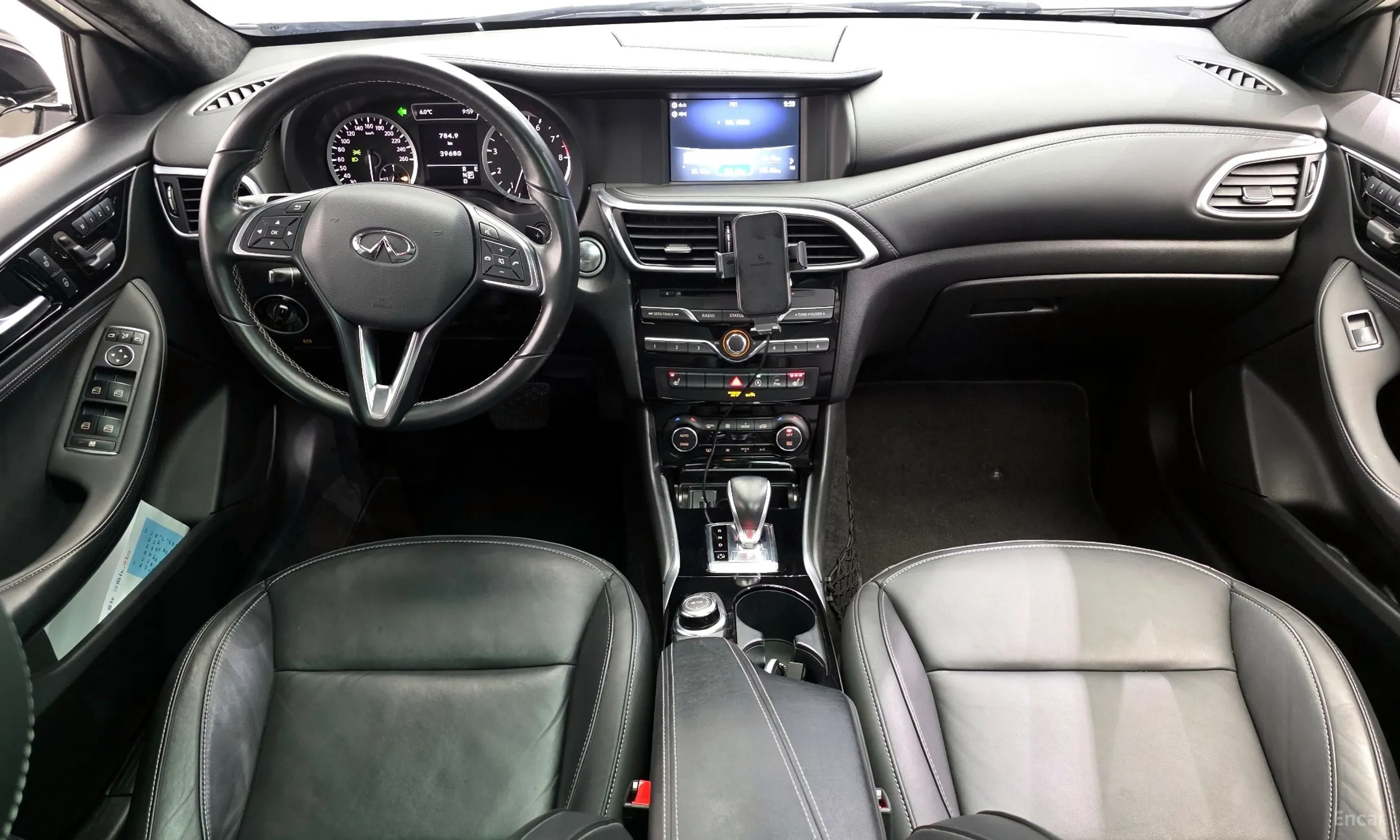 Infiniti Q30 превью 7