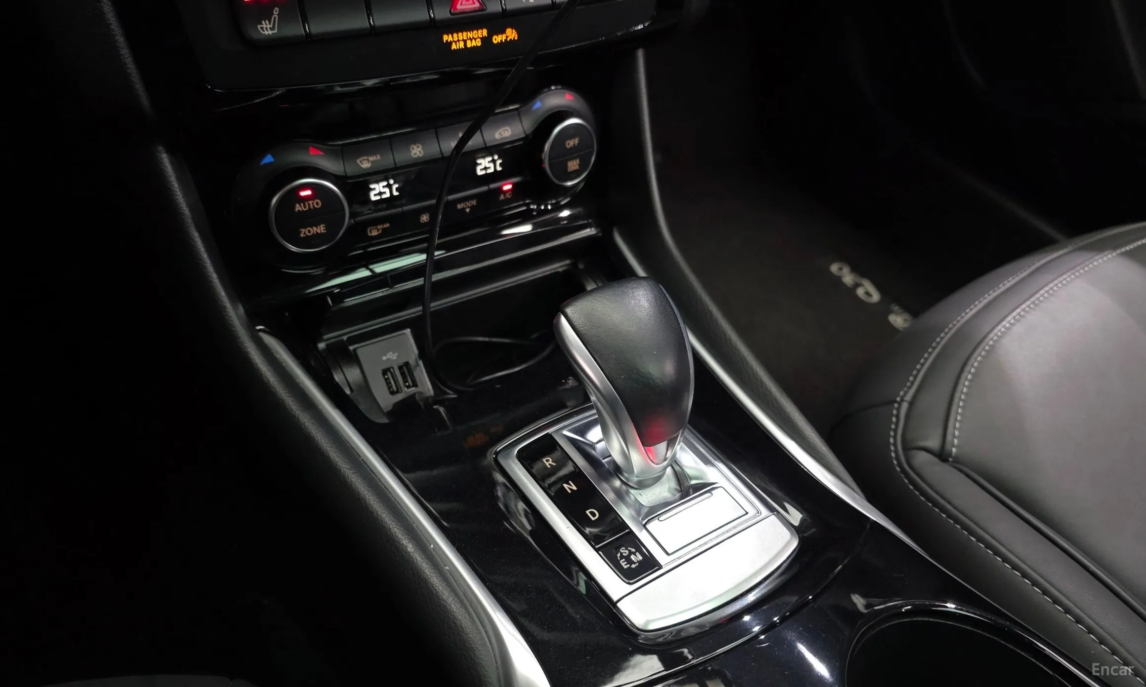 Infiniti Q30 превью 9