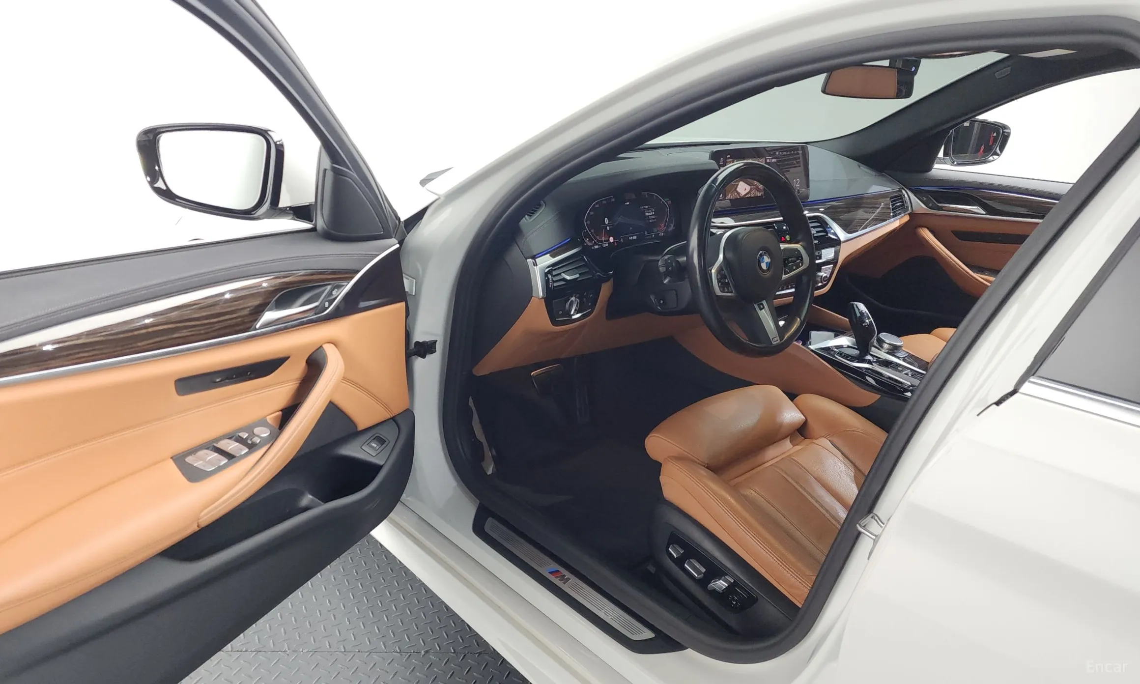 BMW 5 Series (G30) превью 10