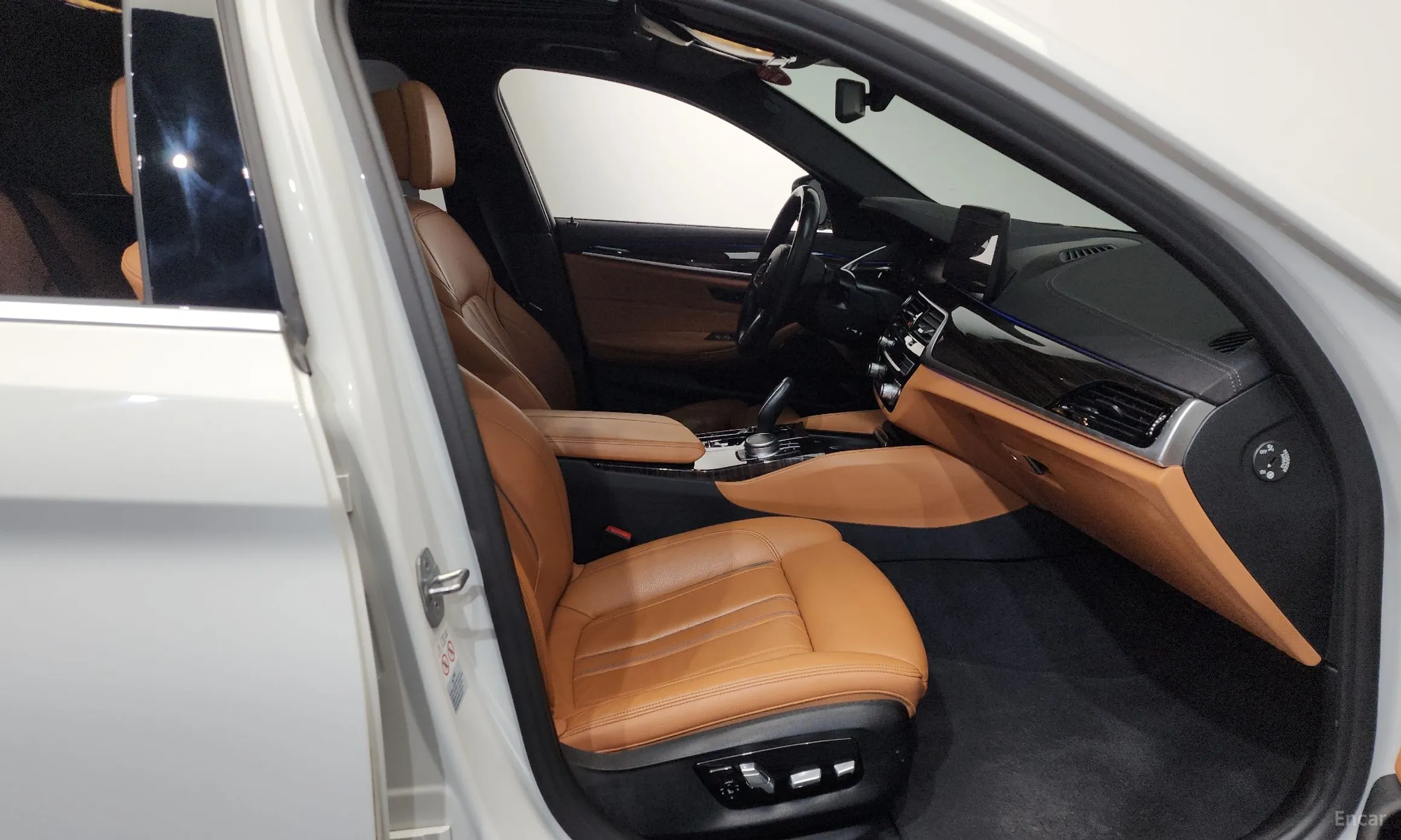 BMW 5 Series (G30) превью 11