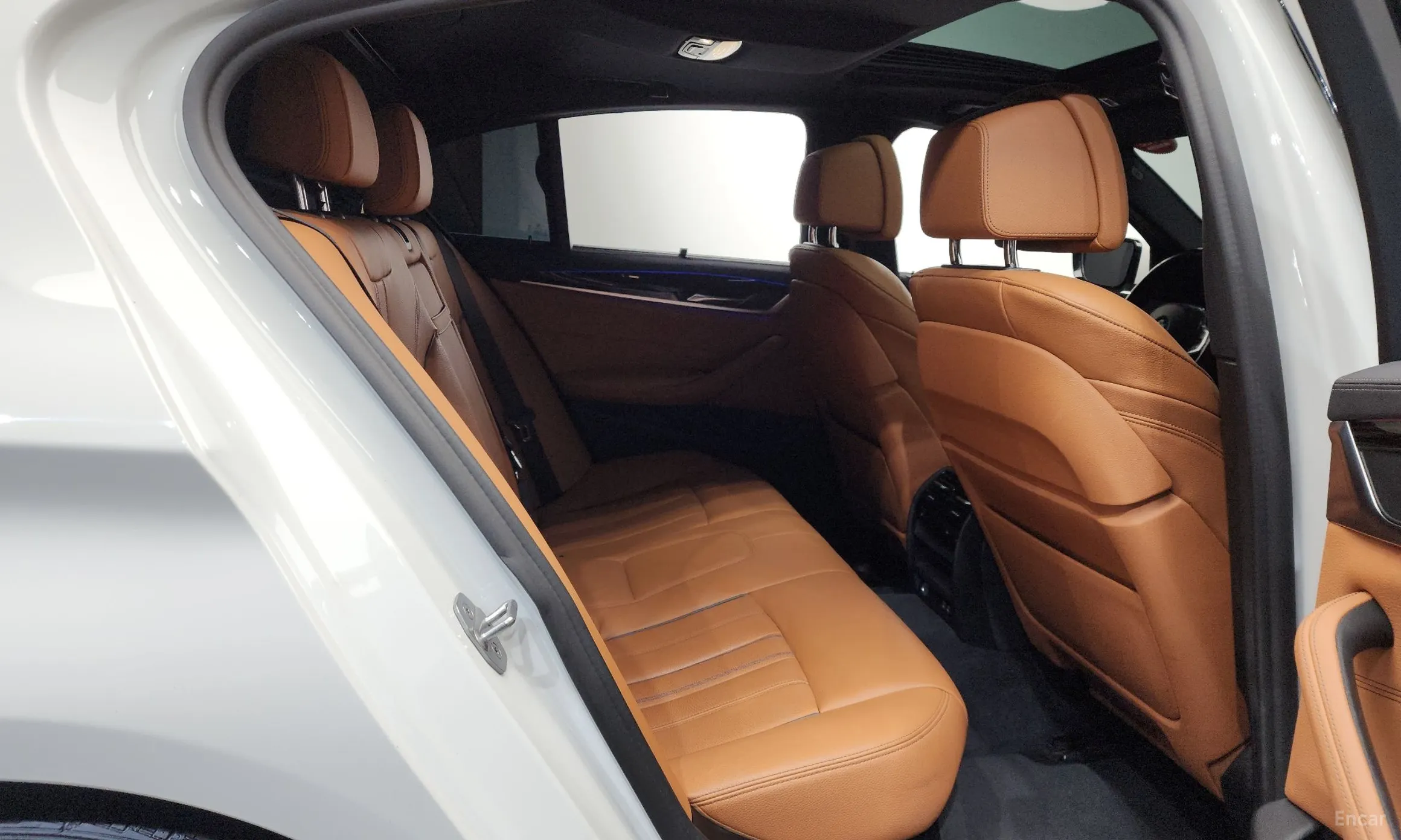 BMW 5 Series (G30) превью 12