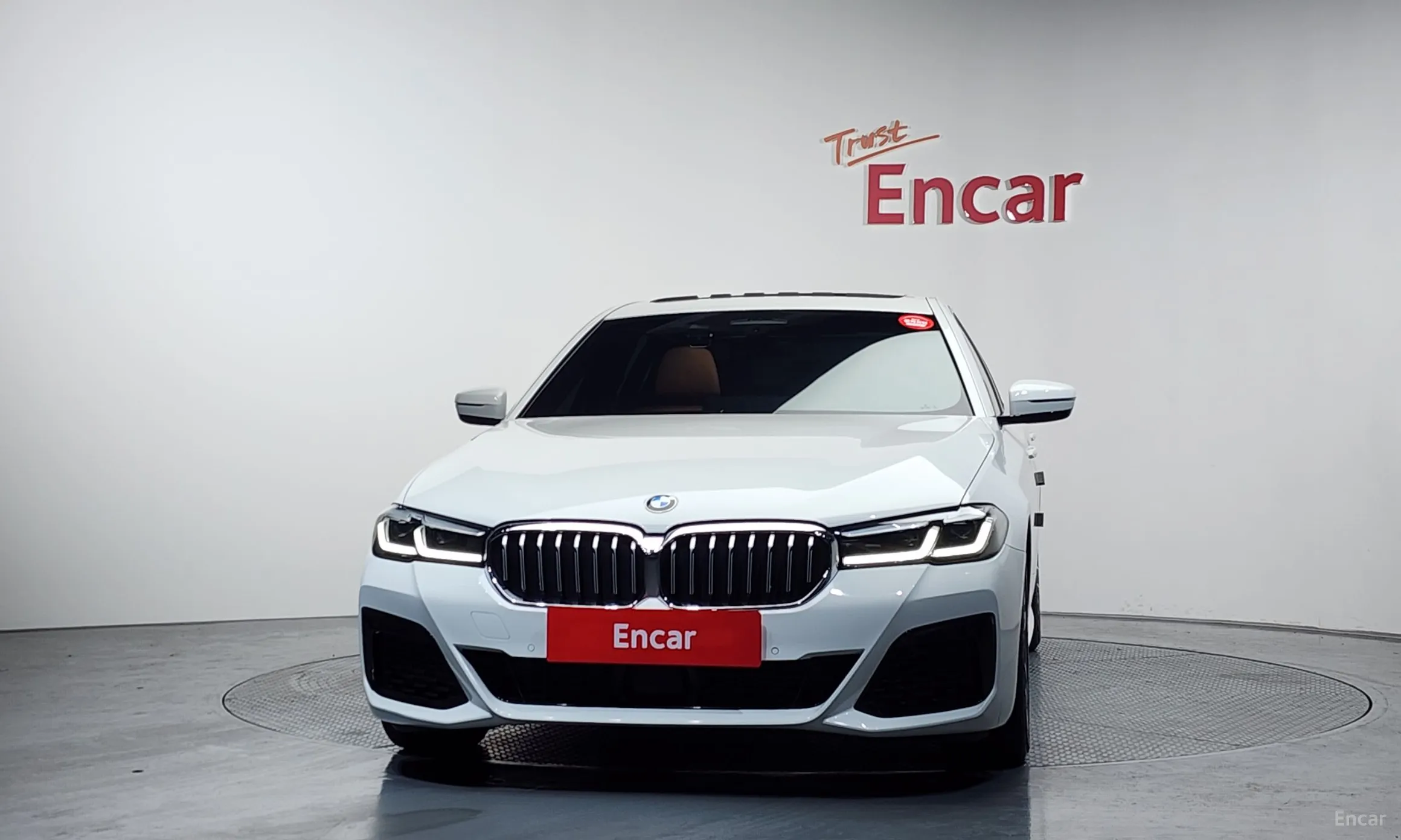 BMW 5 Series (G30) превью 3