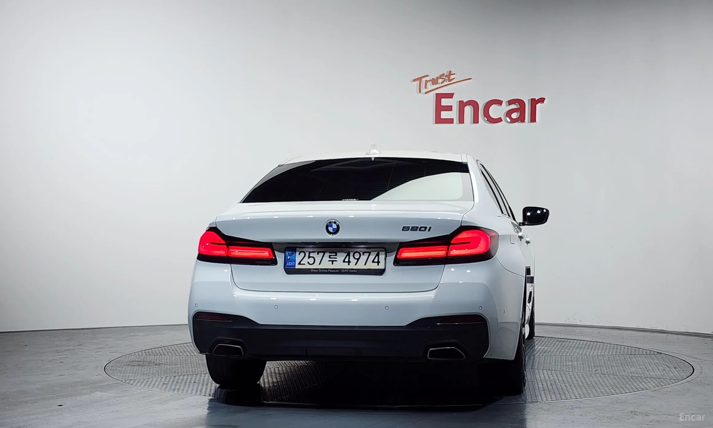 BMW 5 Series (G30) превью 4