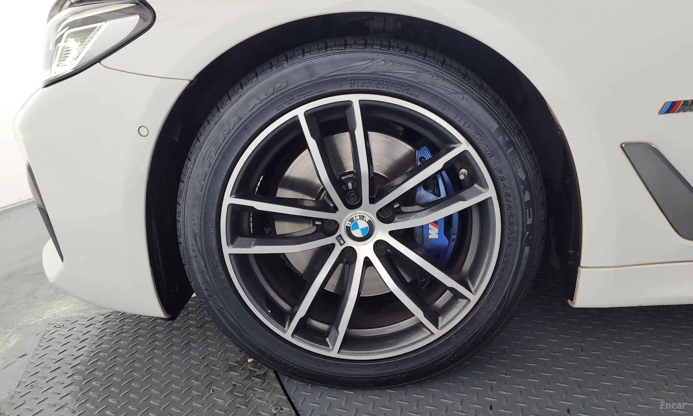 BMW 5 Series (G30) превью 5