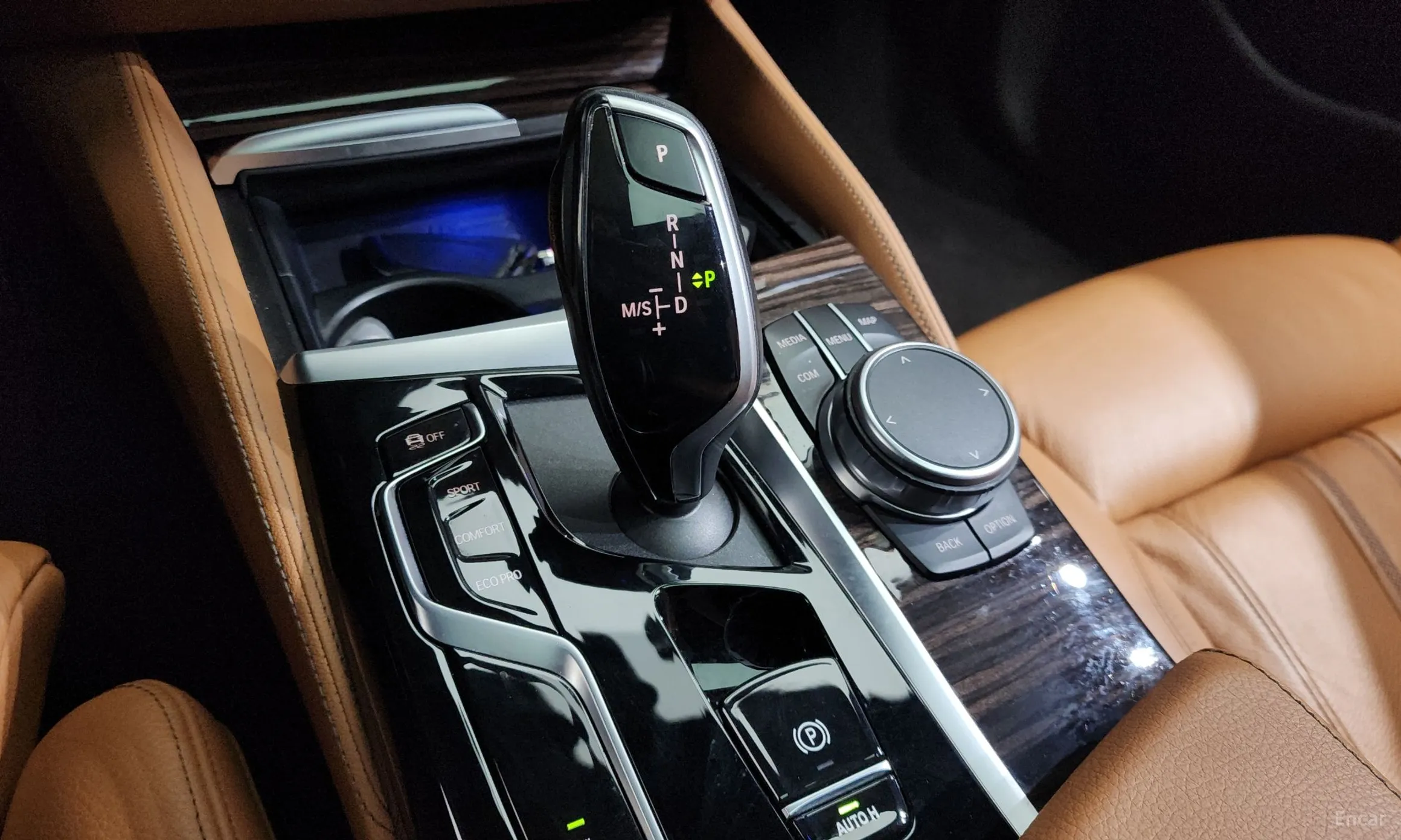 BMW 5 Series (G30) превью 9