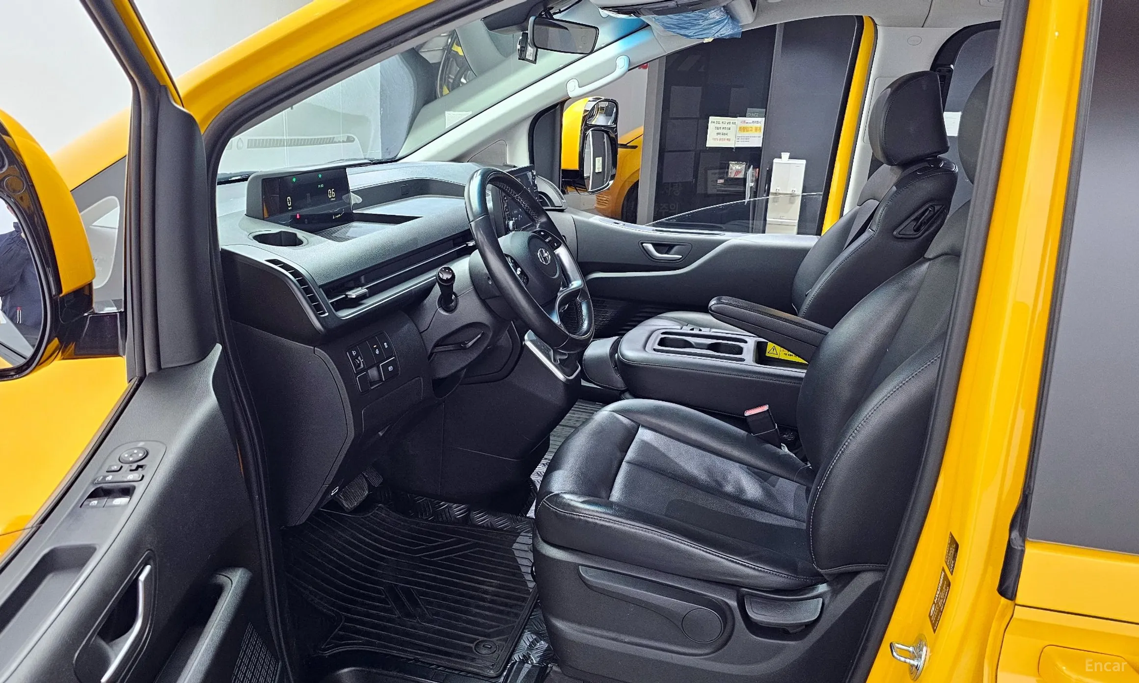Hyundai Staria превью 10
