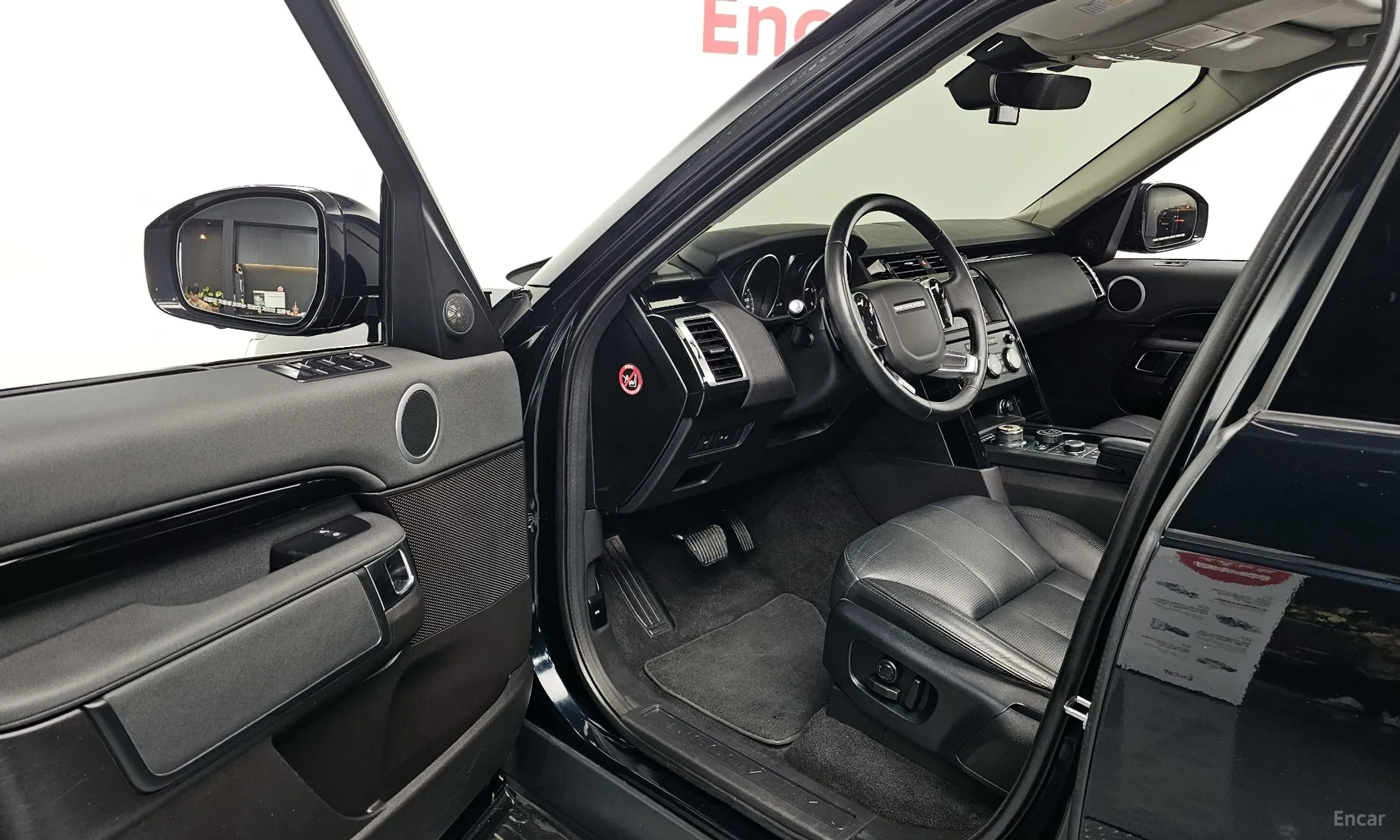 Land Rover Discovery 5 превью 11