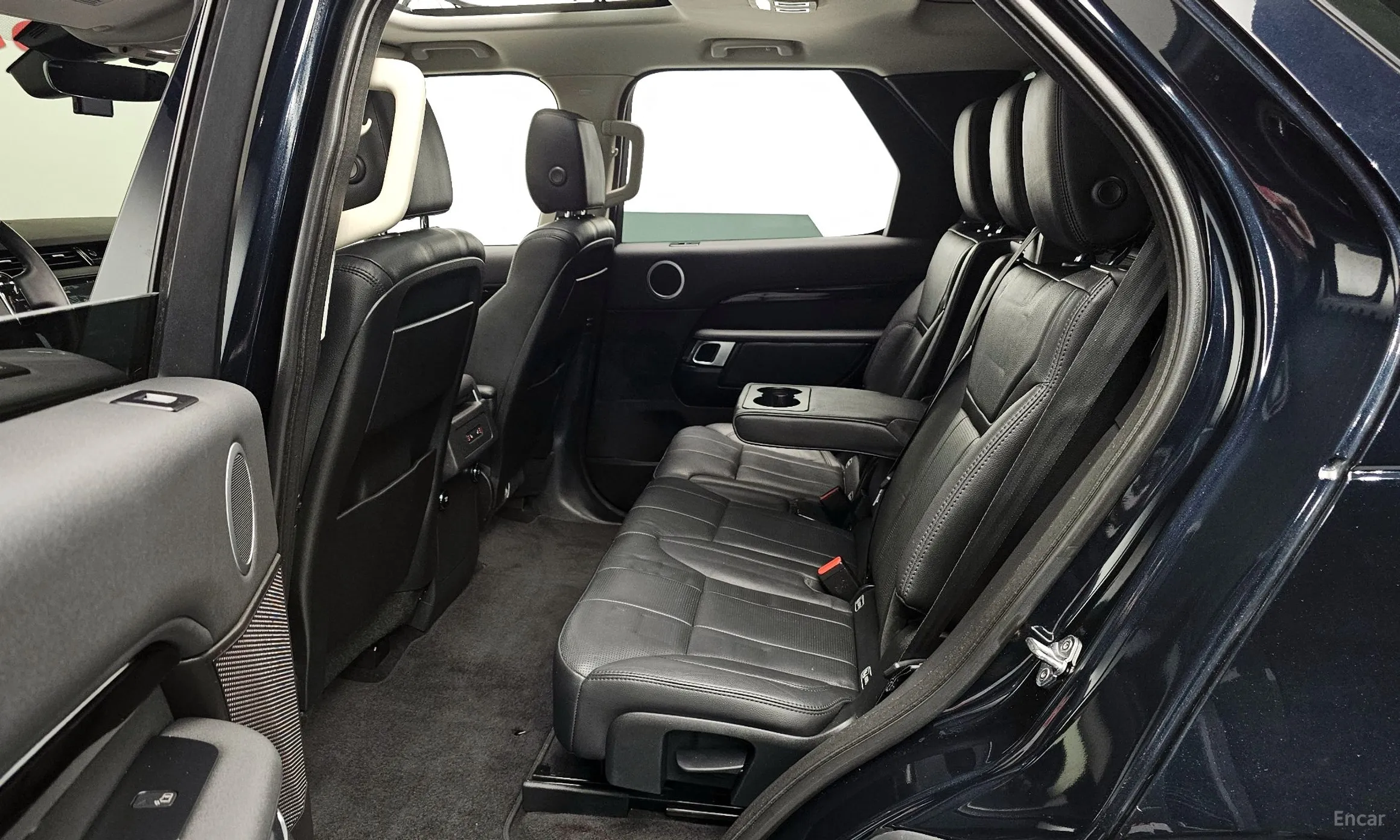 Land Rover Discovery 5 превью 12
