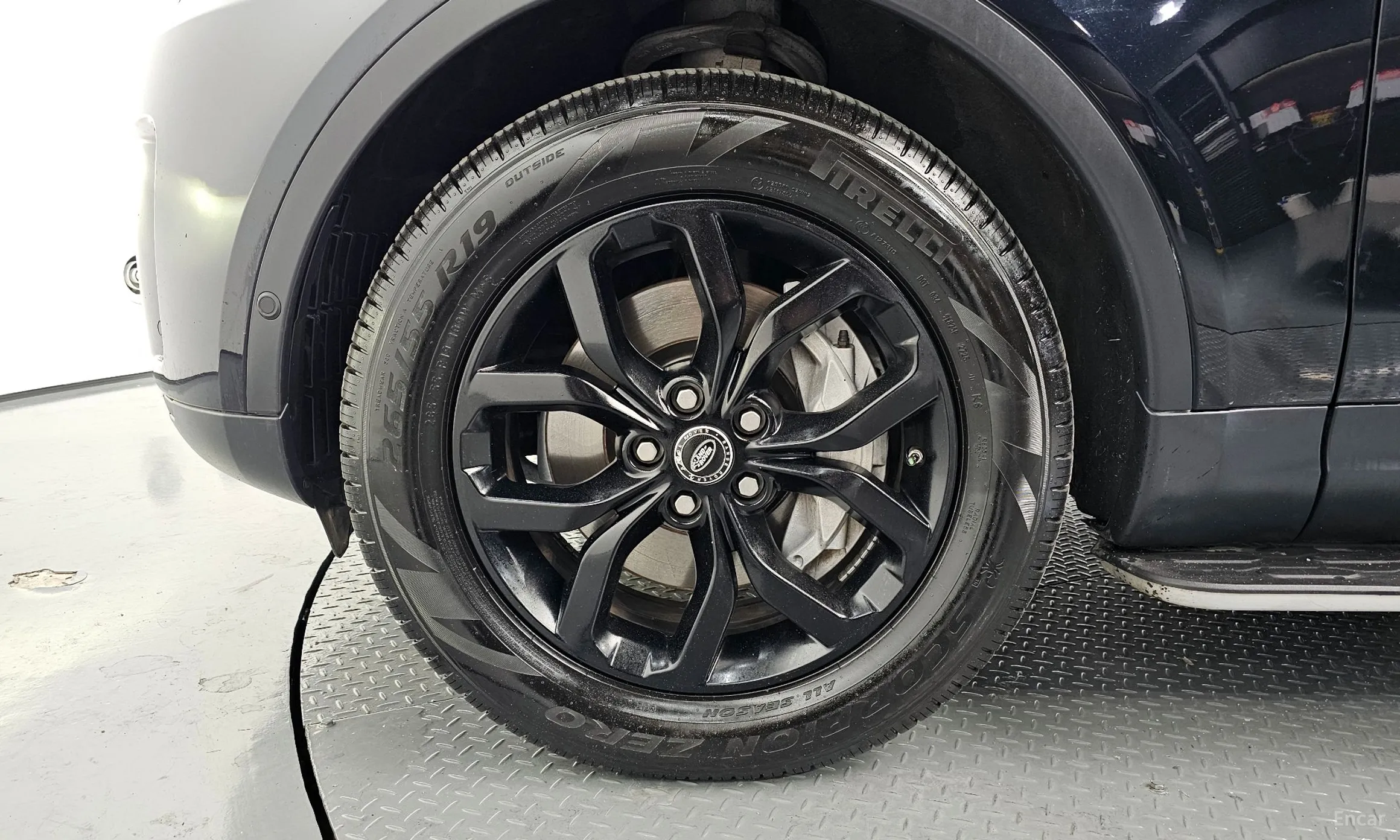 Land Rover Discovery 5 превью 5