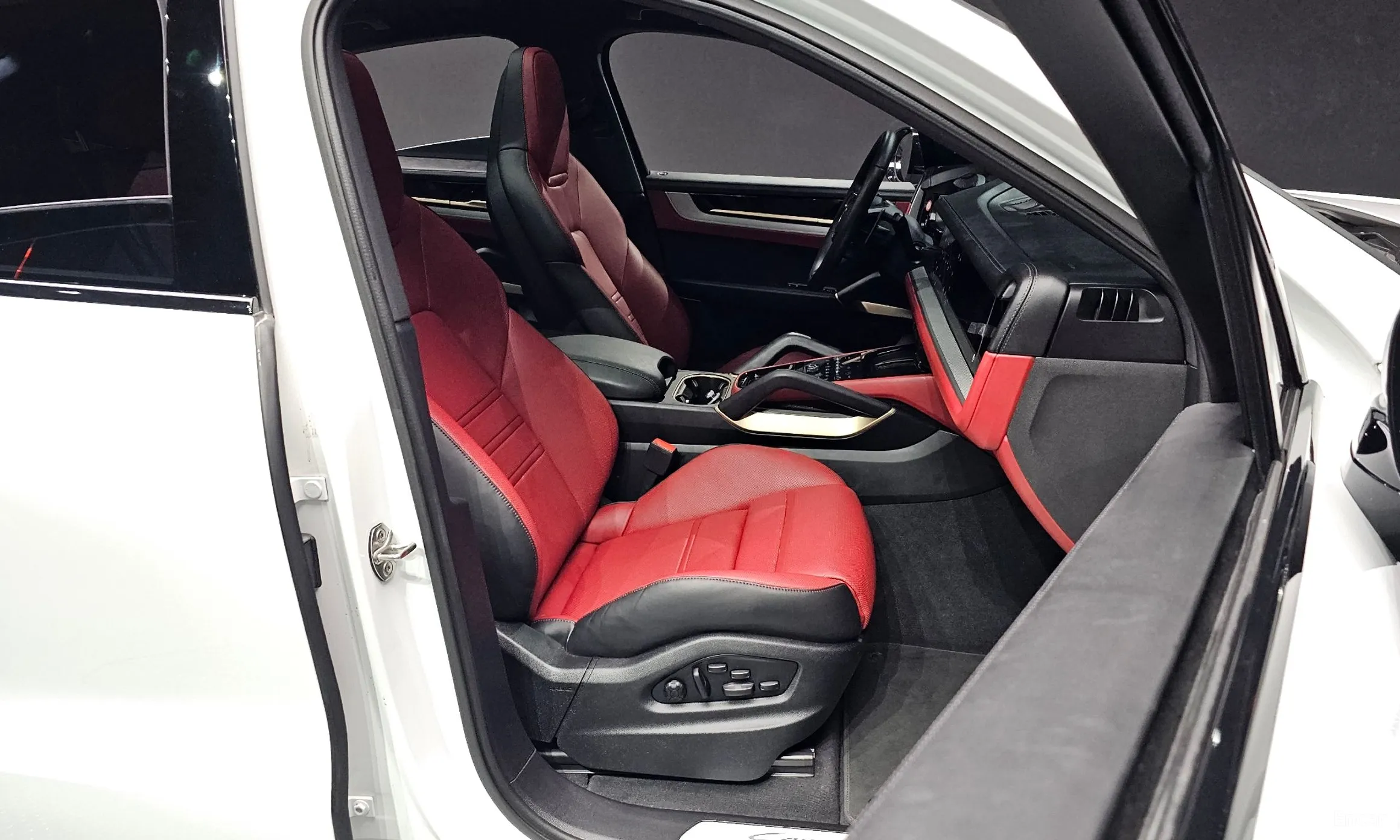 Porsche Cayenne (PO536) превью 10