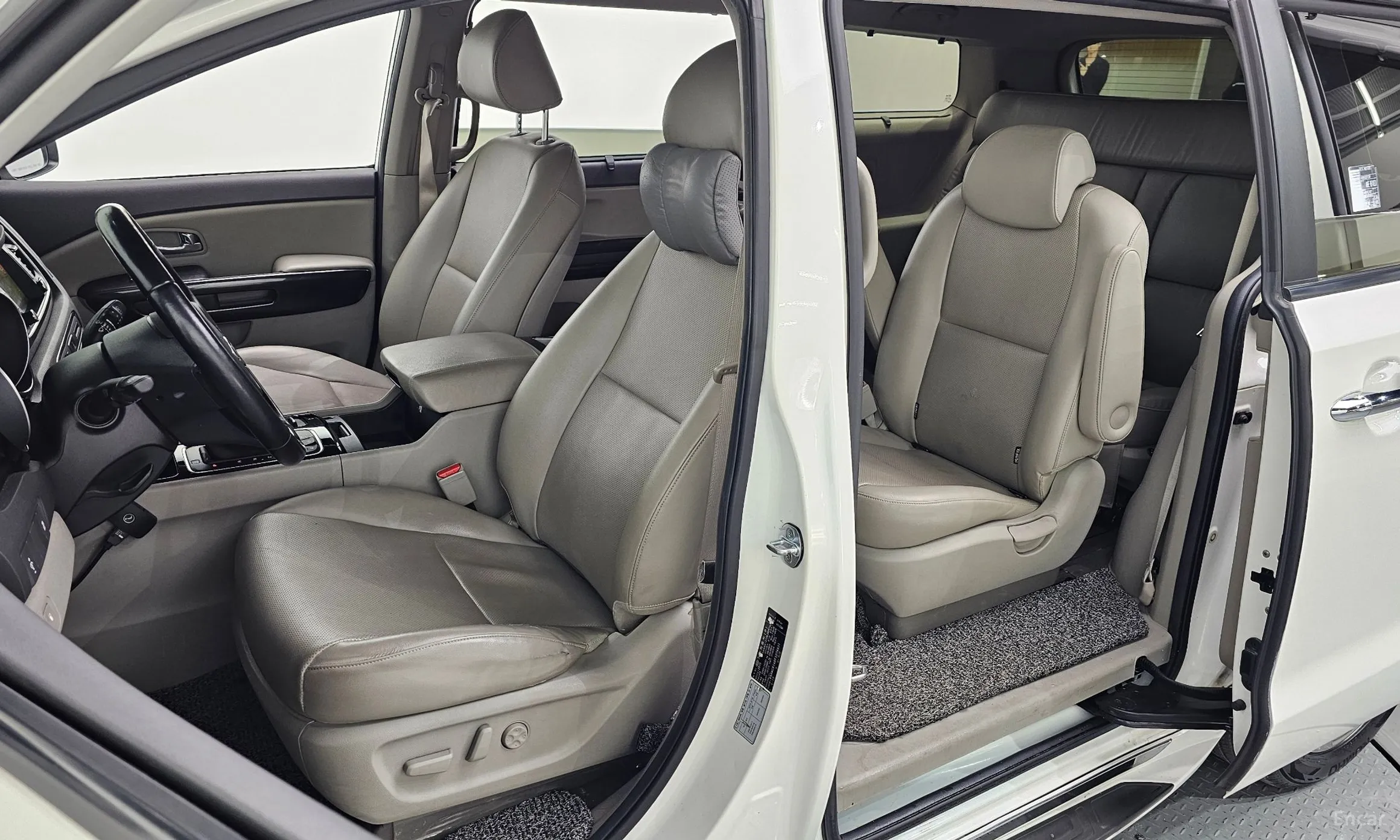 Kia Carnival превью 11