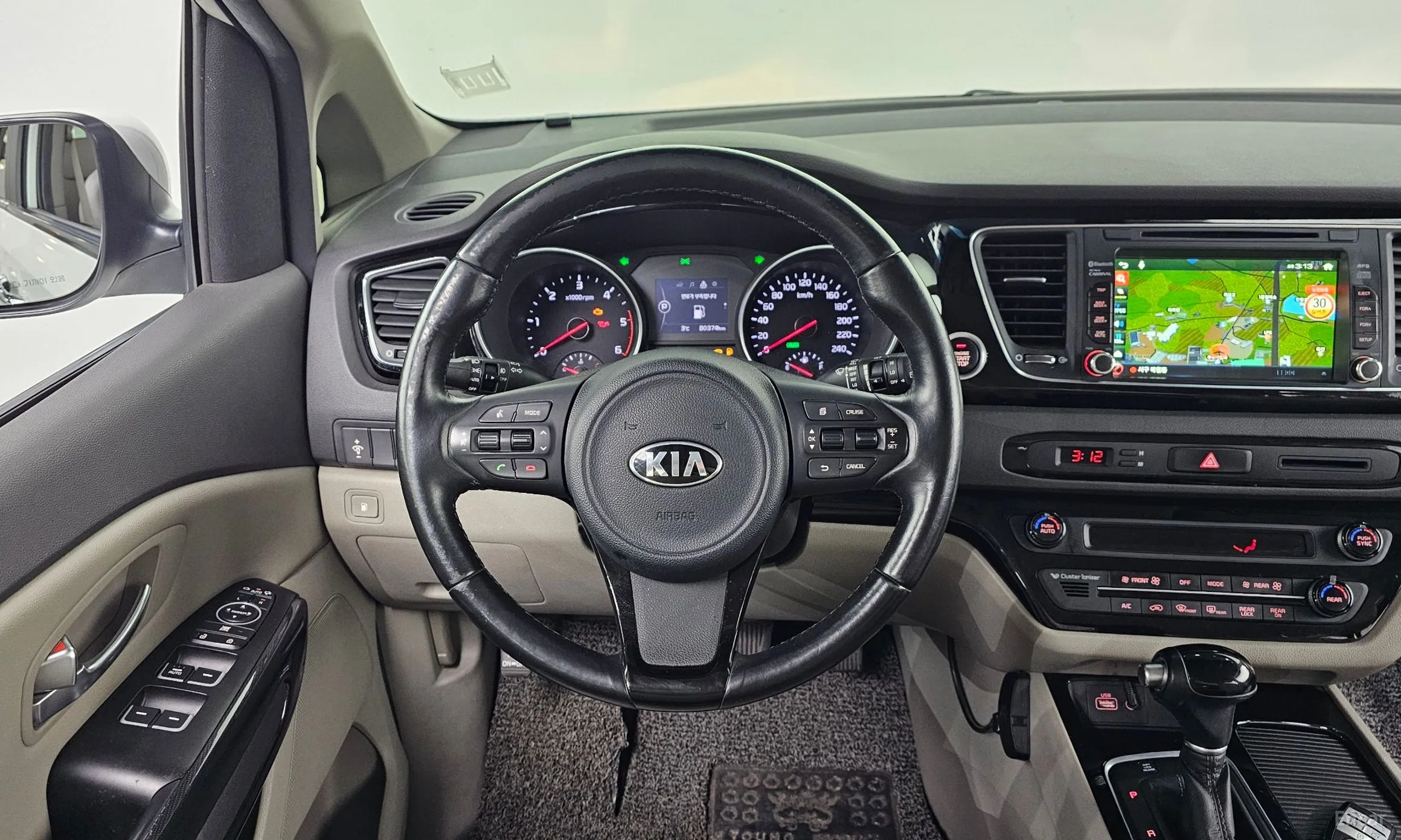 Kia Carnival превью 12