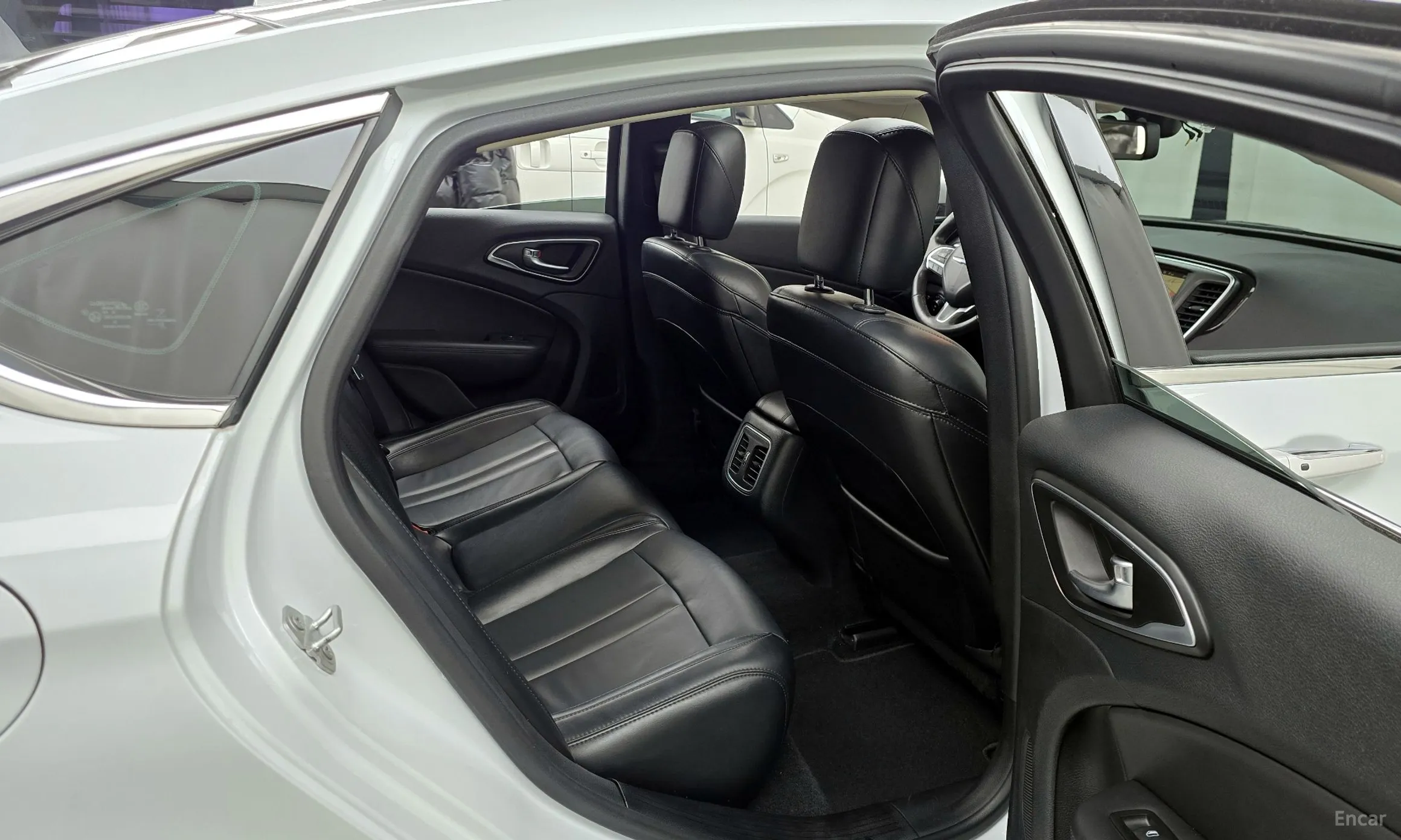 Chrysler 200 Second generation превью 12