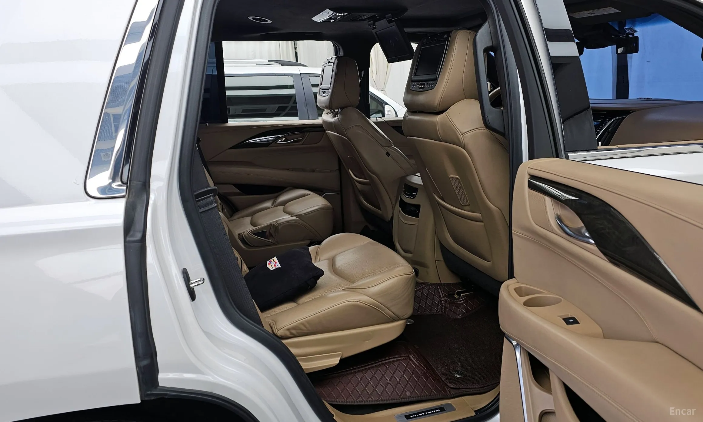 Cadillac Escalade превью 12