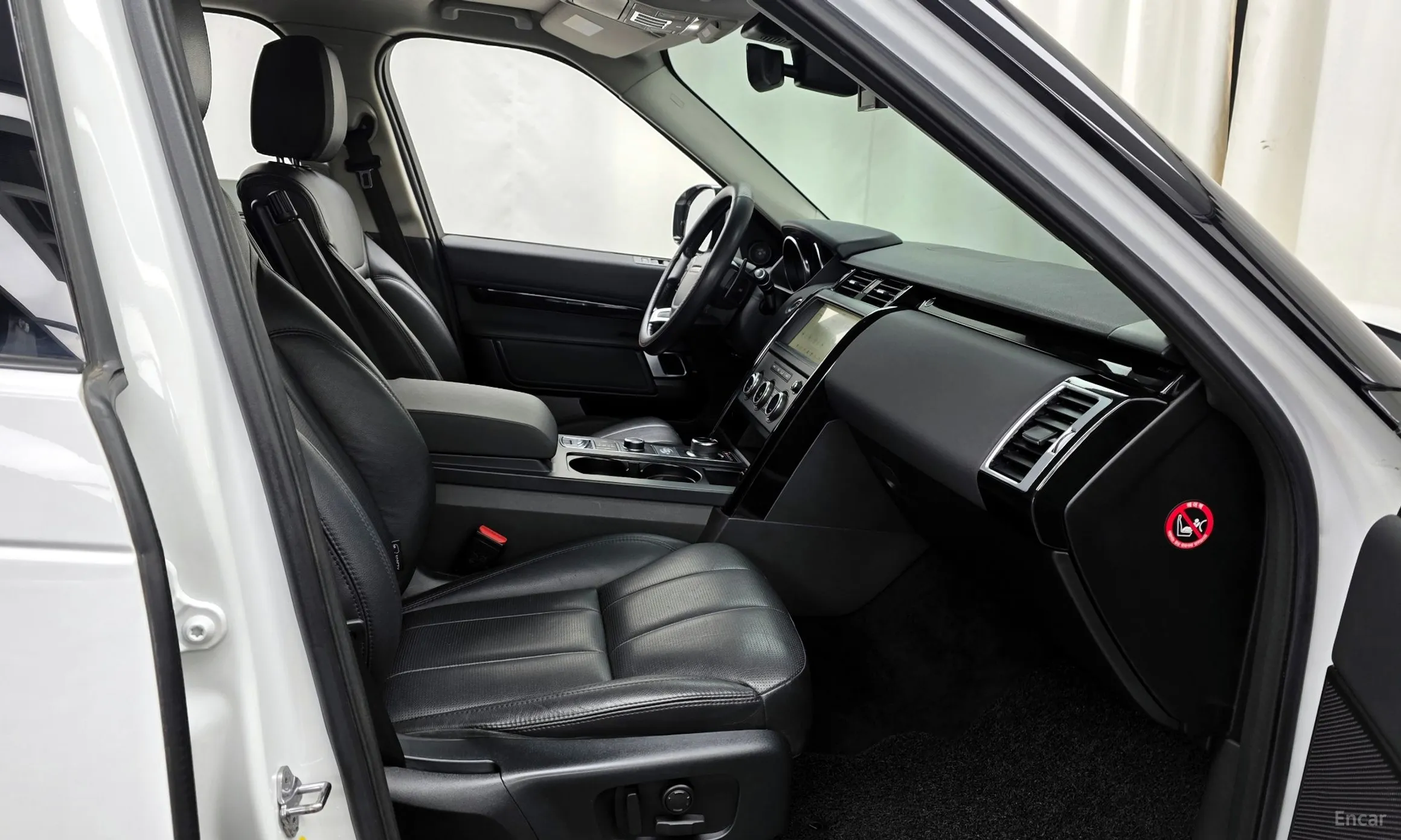 Land Rover Discovery 5 превью 11